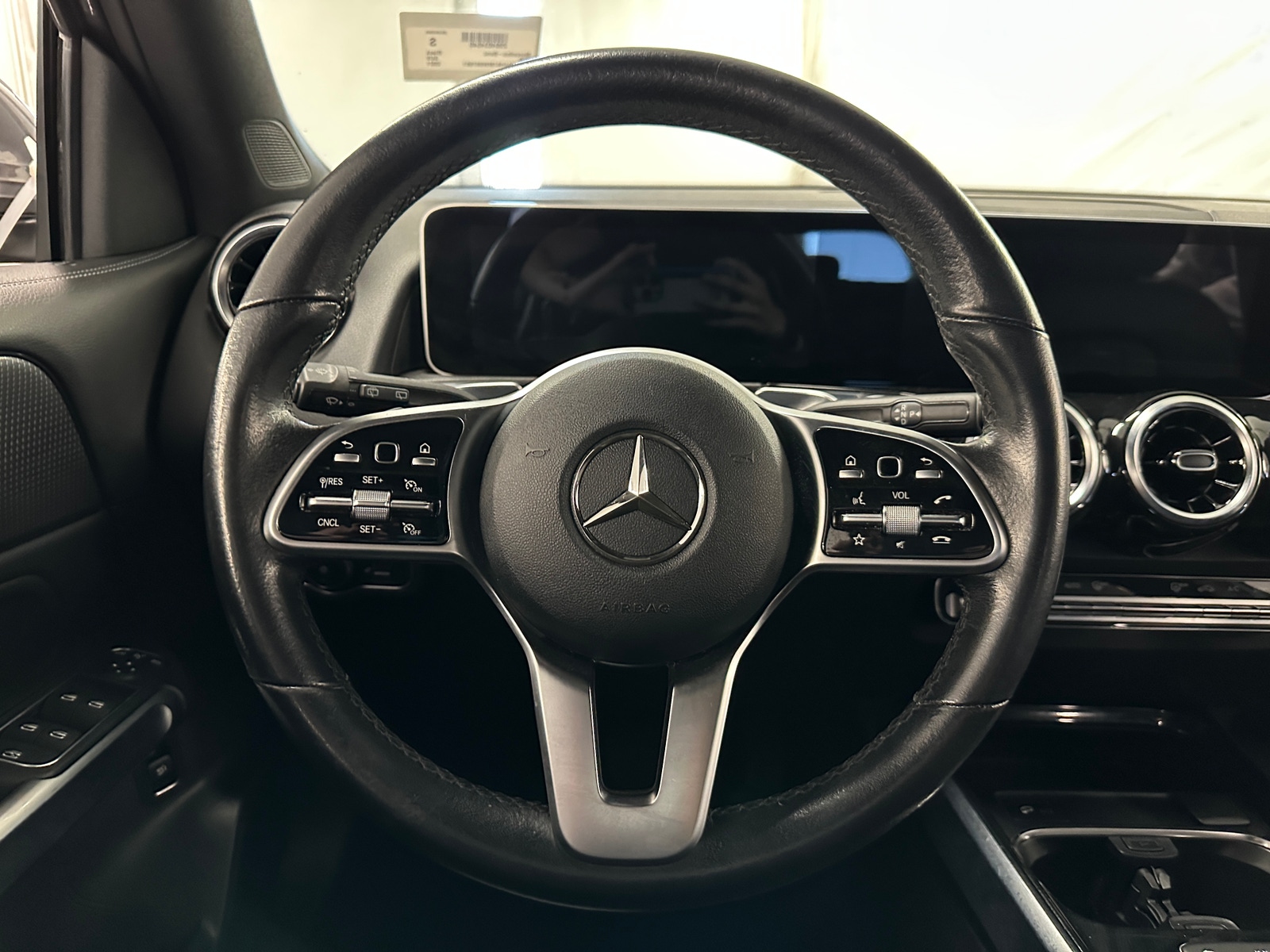 Thumbnail: 2021 Mercedes-Benz GLB - 4