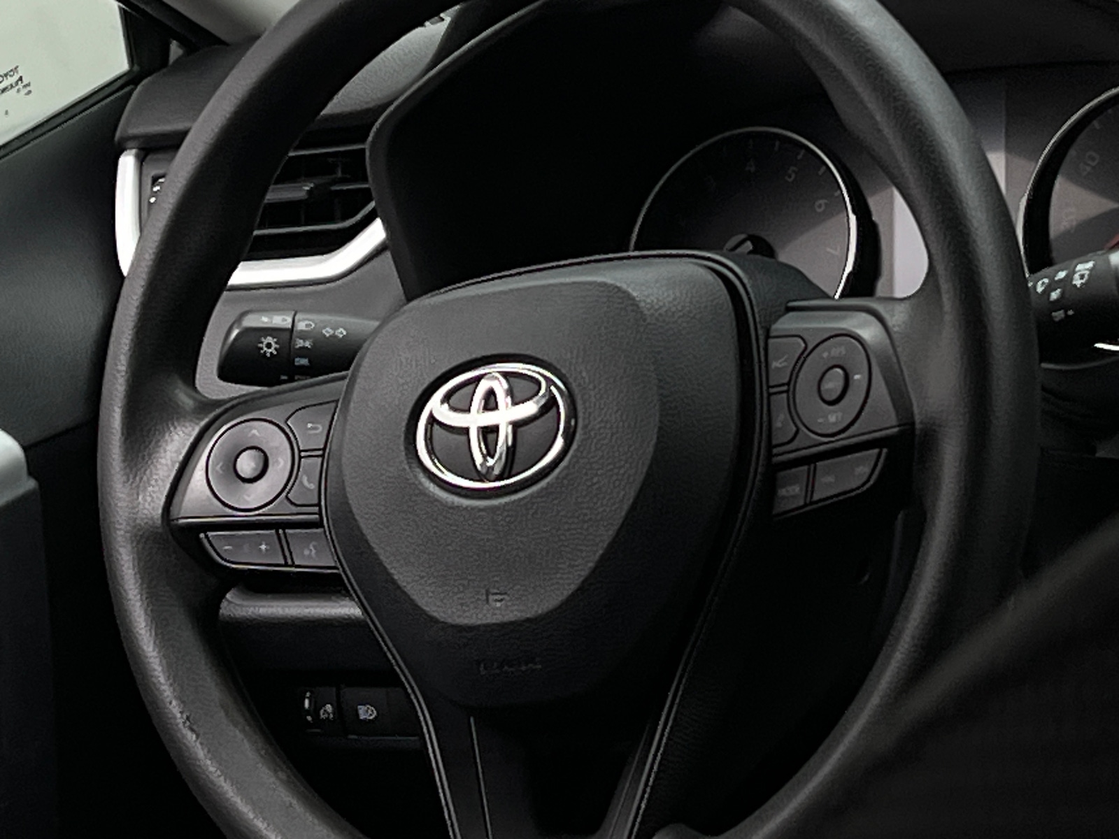 Thumbnail: 2019 Toyota RAV4 - 5