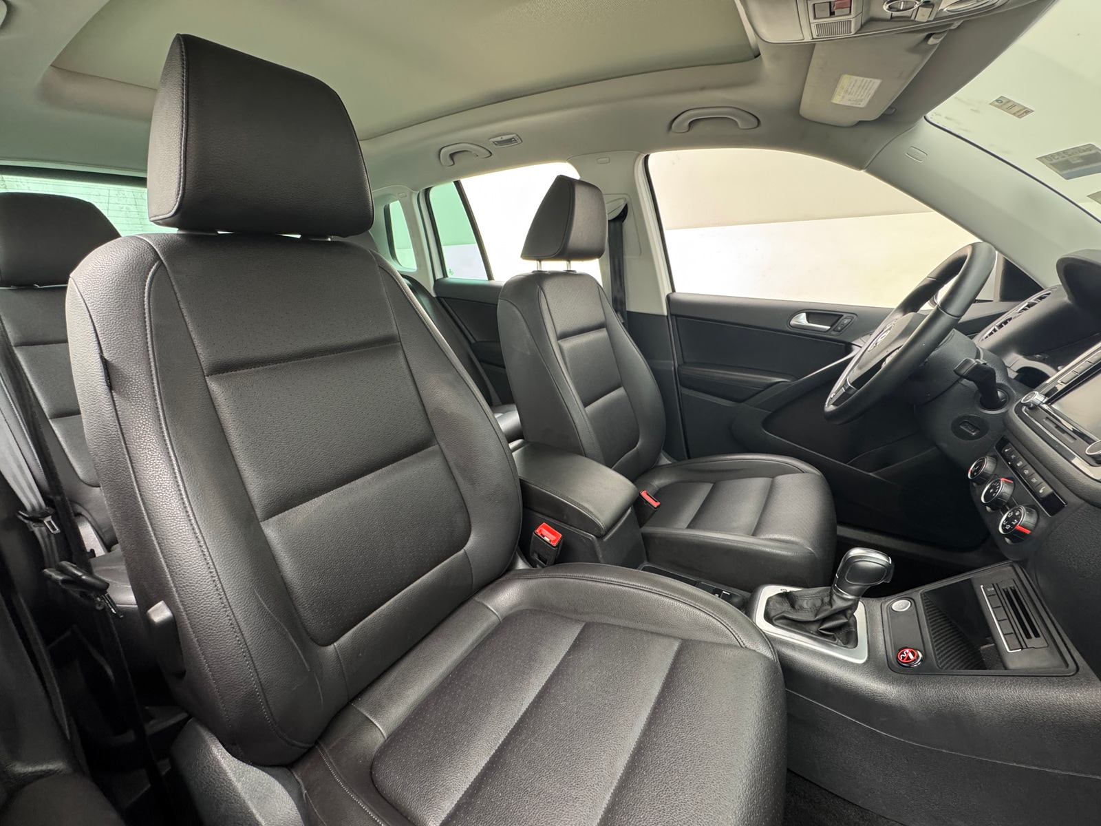 Thumbnail: 2015 Volkswagen Tiguan - 2