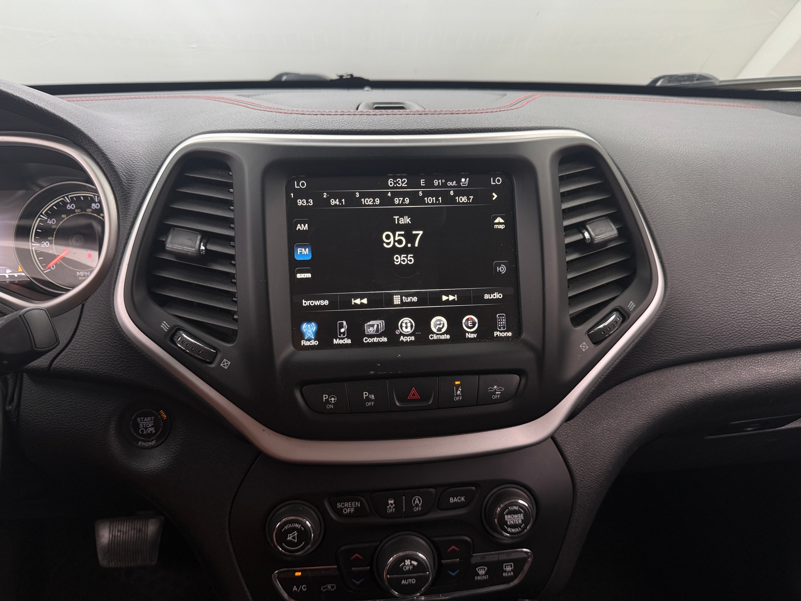 Thumbnail: 2015 Jeep Cherokee - 4