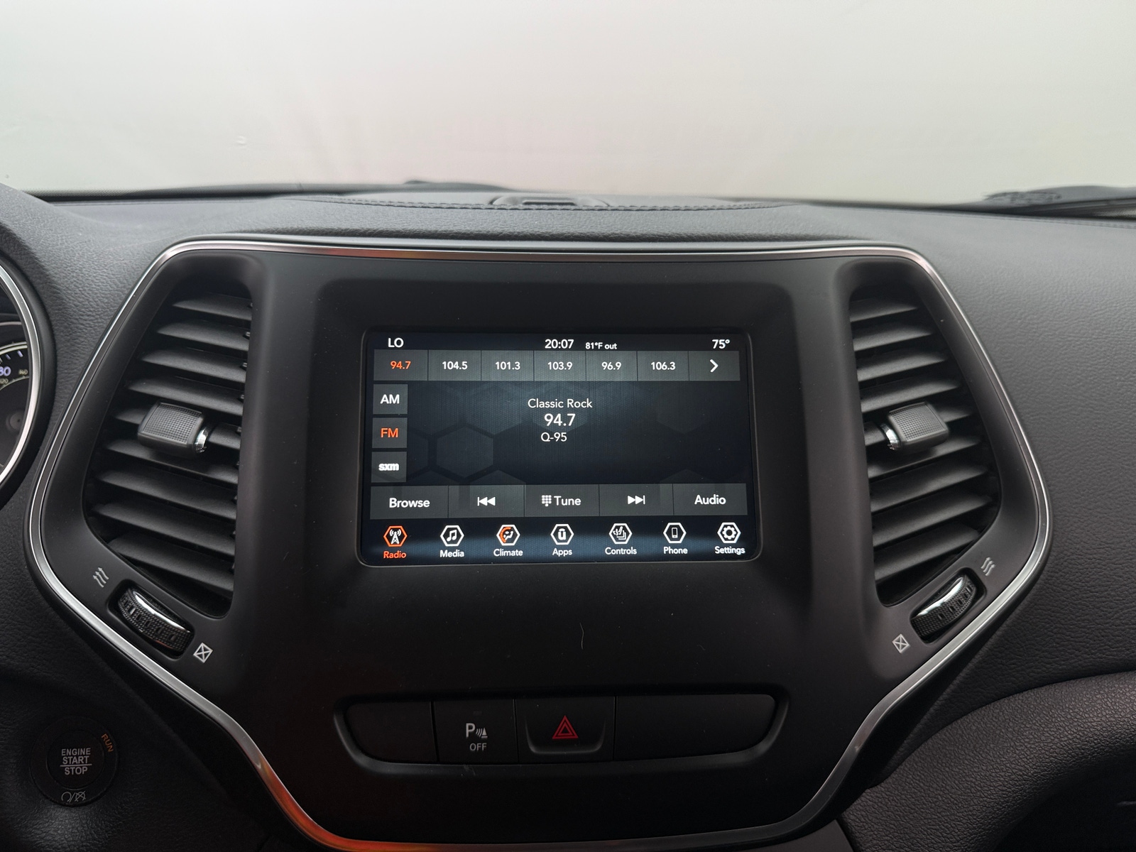 Thumbnail: 2020 Jeep Cherokee - 3