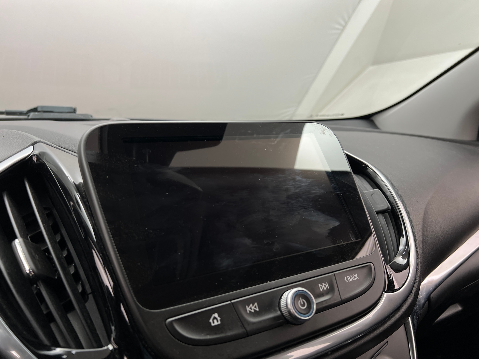 Thumbnail: 2018 Chevrolet Volt - 3