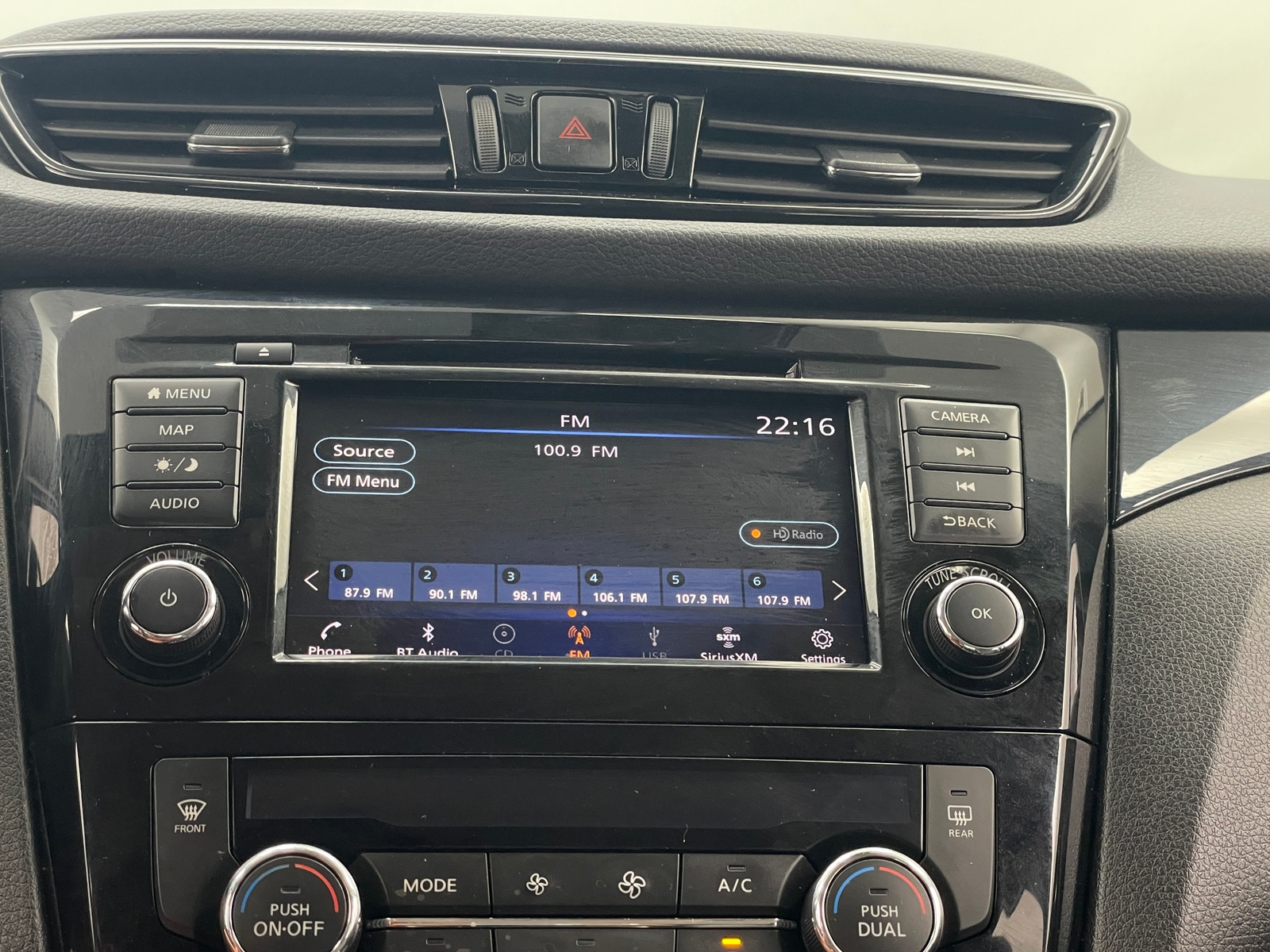 Thumbnail: 2021 Nissan Rogue Sport - 3