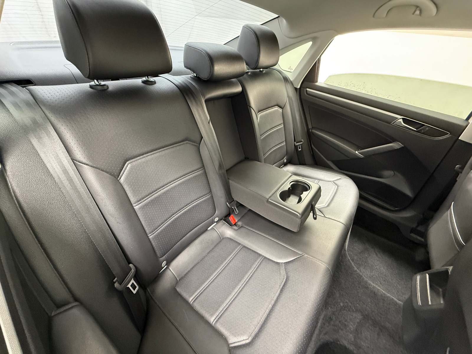 Thumbnail: 2017 Volkswagen Passat - 5