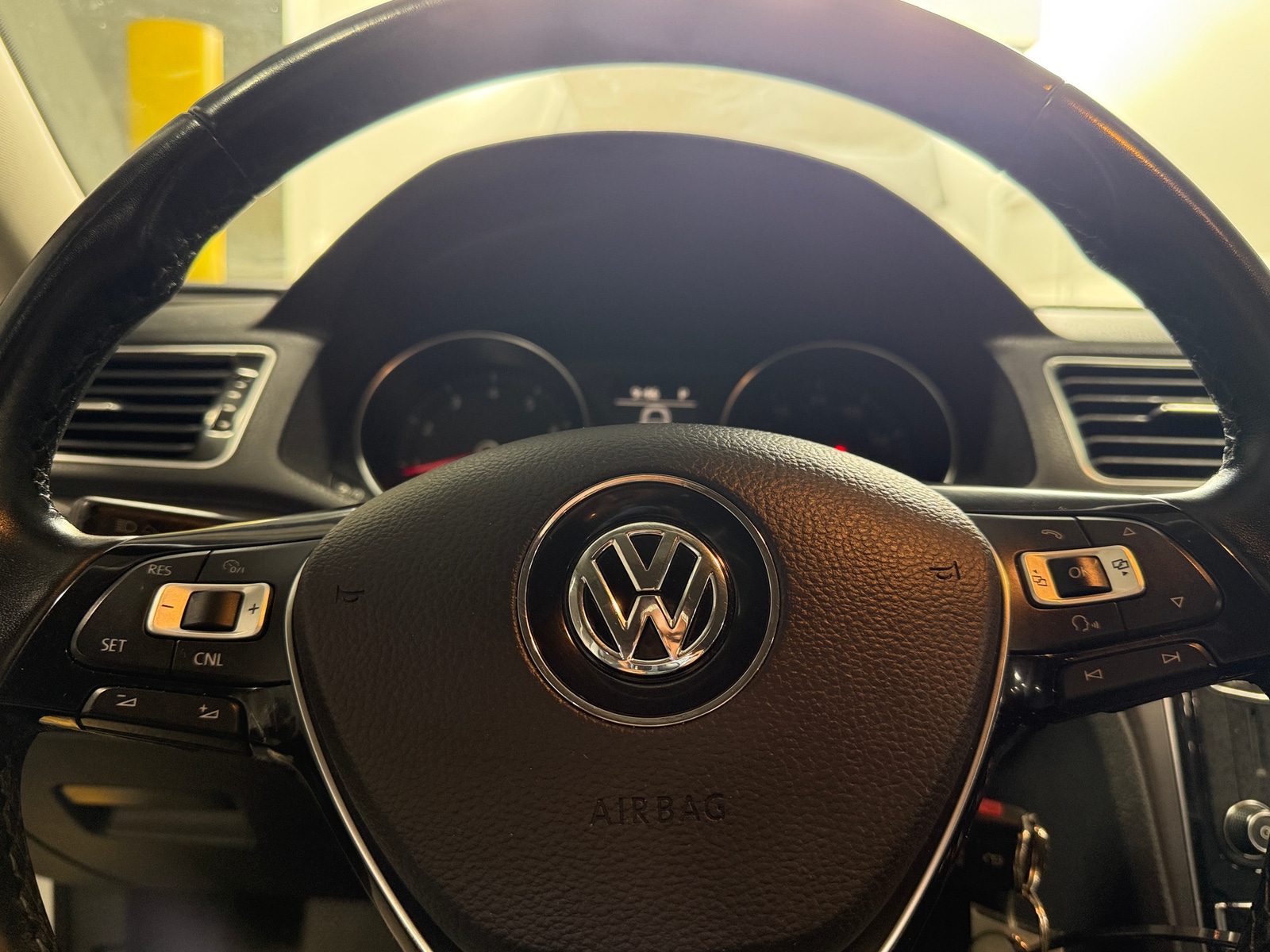 Thumbnail: 2017 Volkswagen Passat - 4