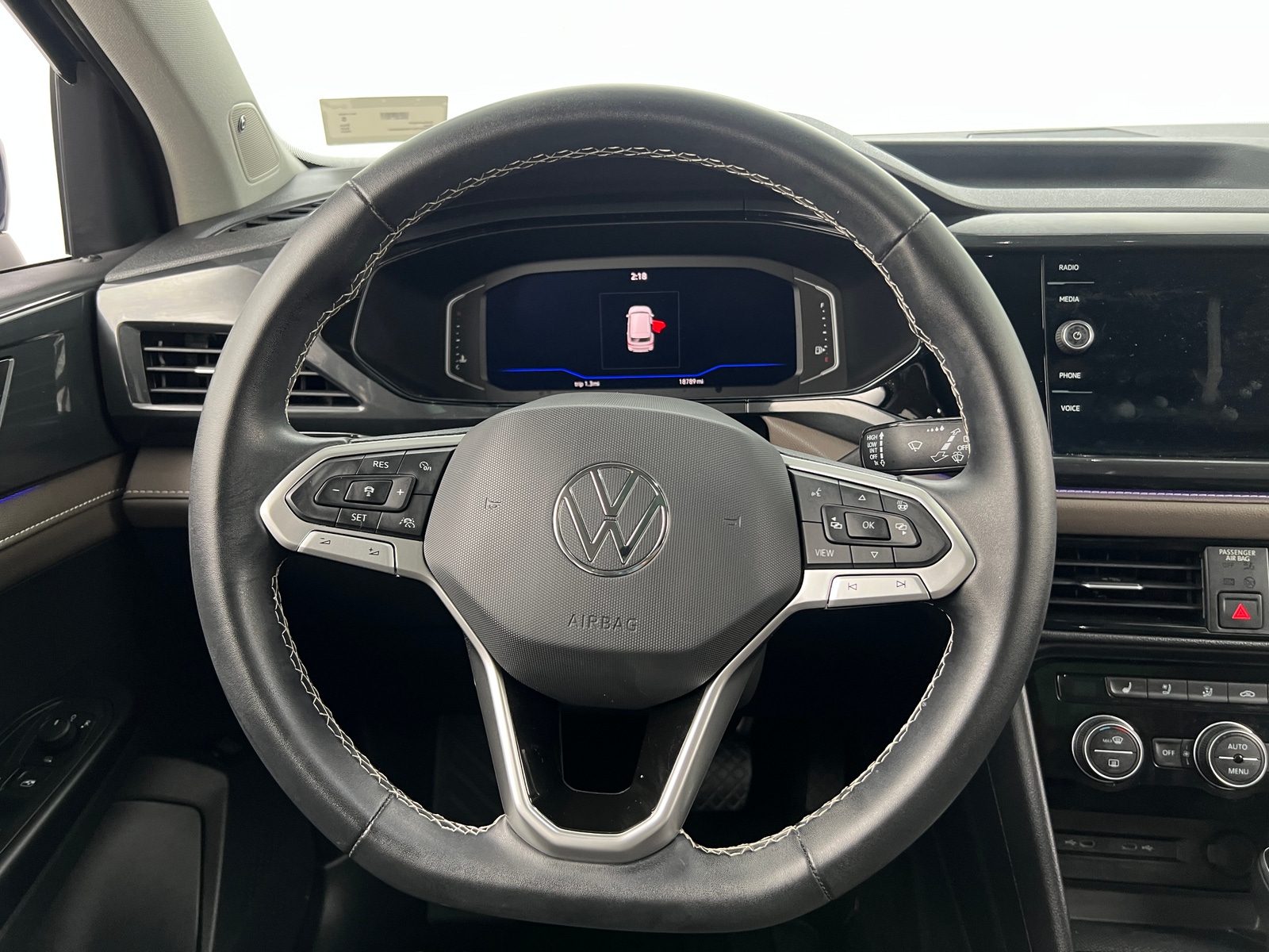 Thumbnail: 2022 Volkswagen Taos - 4