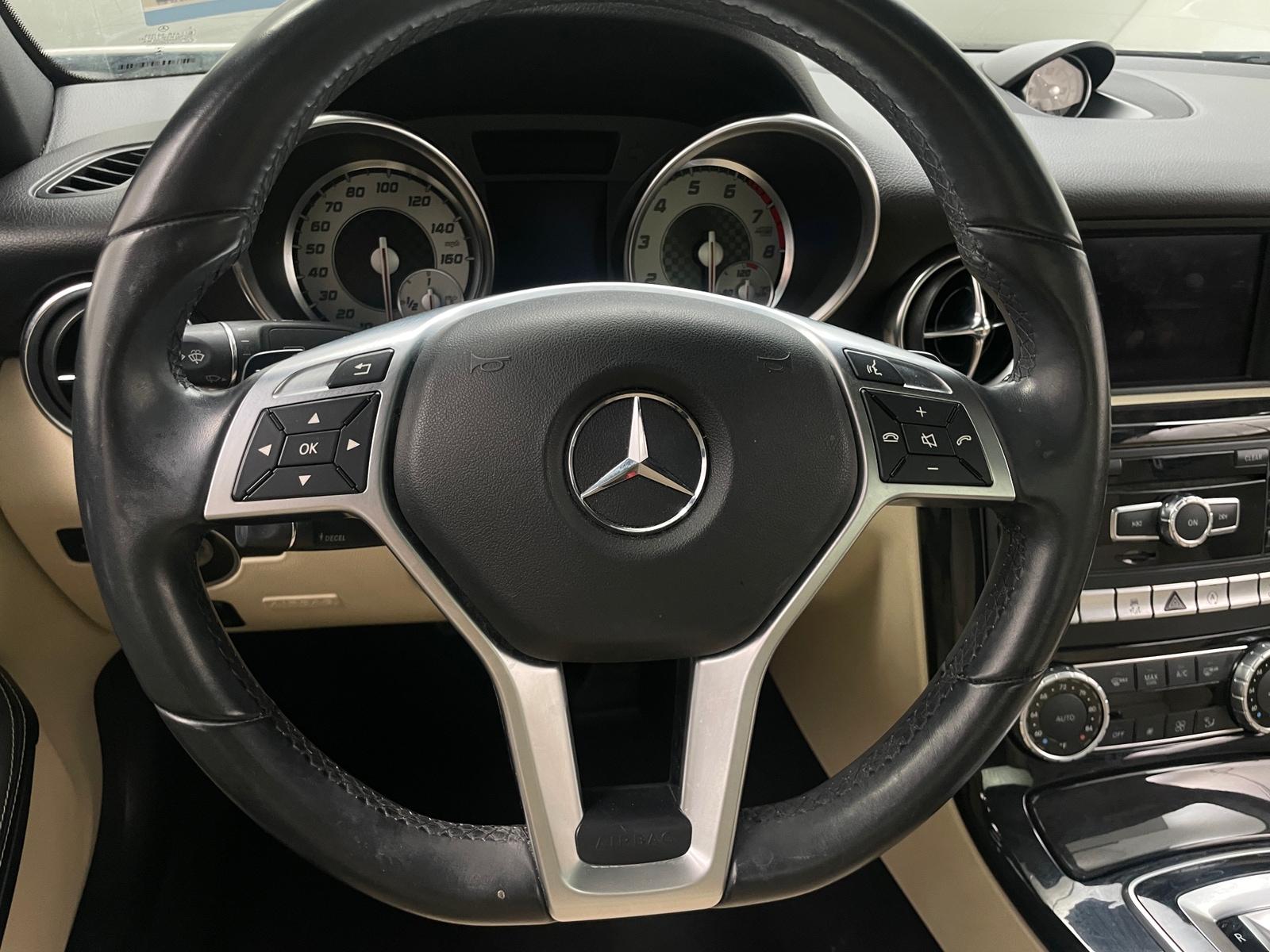 Thumbnail: 2016 Mercedes-Benz SLK - 3