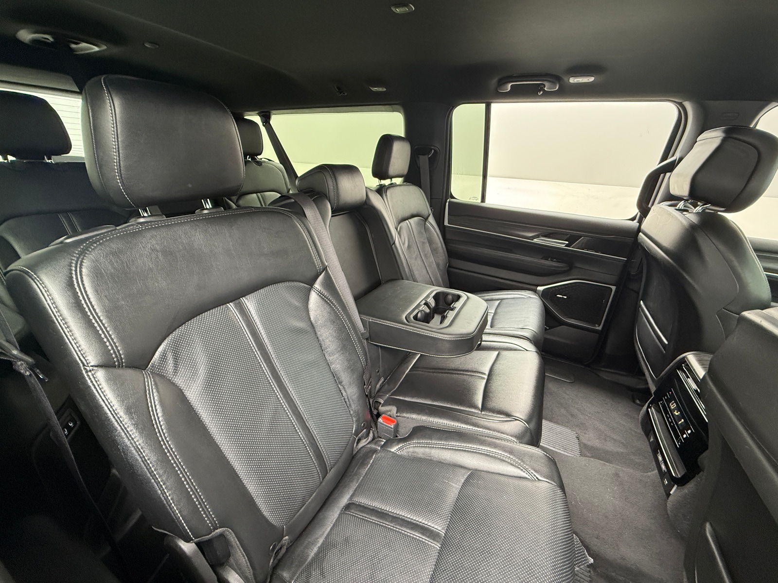 Thumbnail: 2023 Jeep Wagoneer - 5