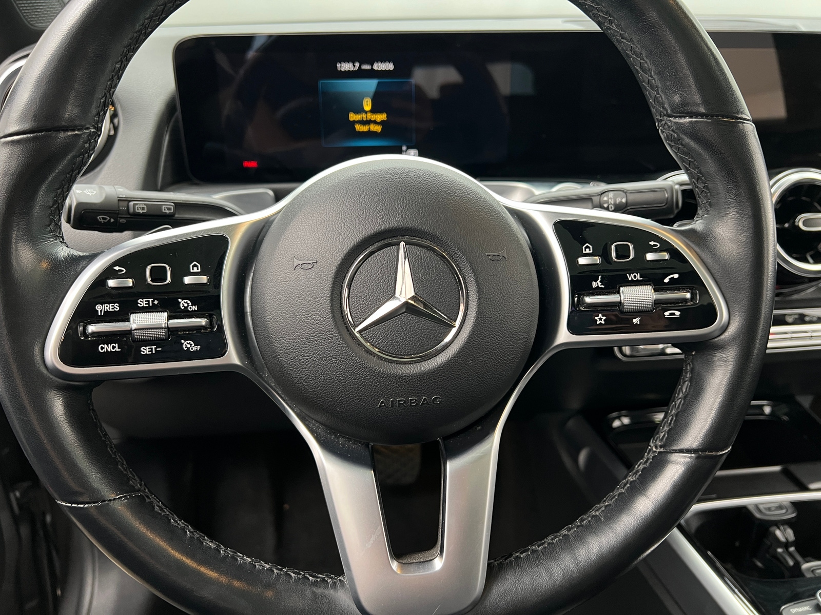 Thumbnail: 2023 Mercedes-Benz GLB - 4