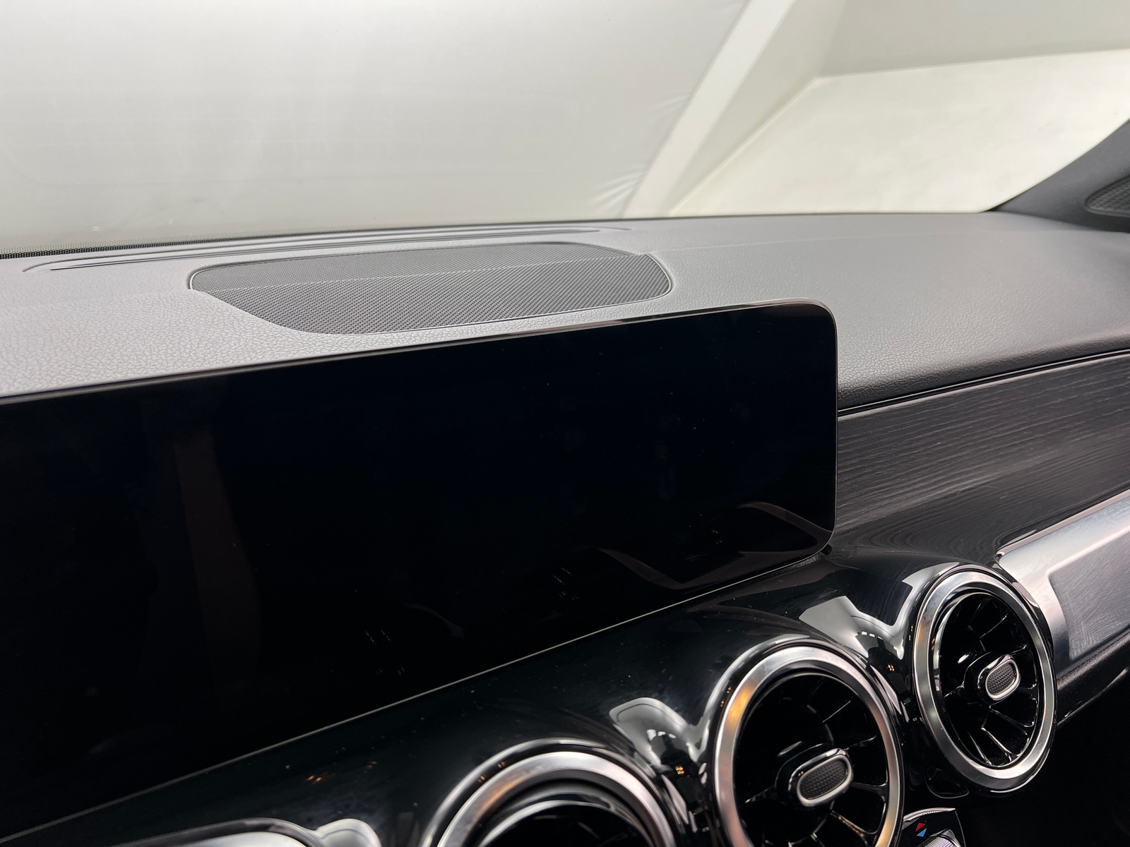 Thumbnail: 2023 Mercedes-Benz GLB - 3