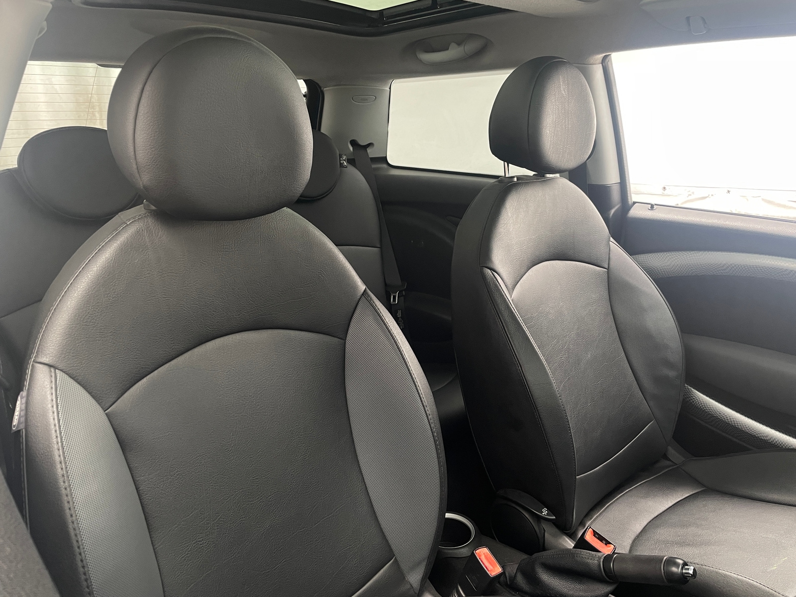 Thumbnail: 2010 MINI Cooper Hardtop - 2