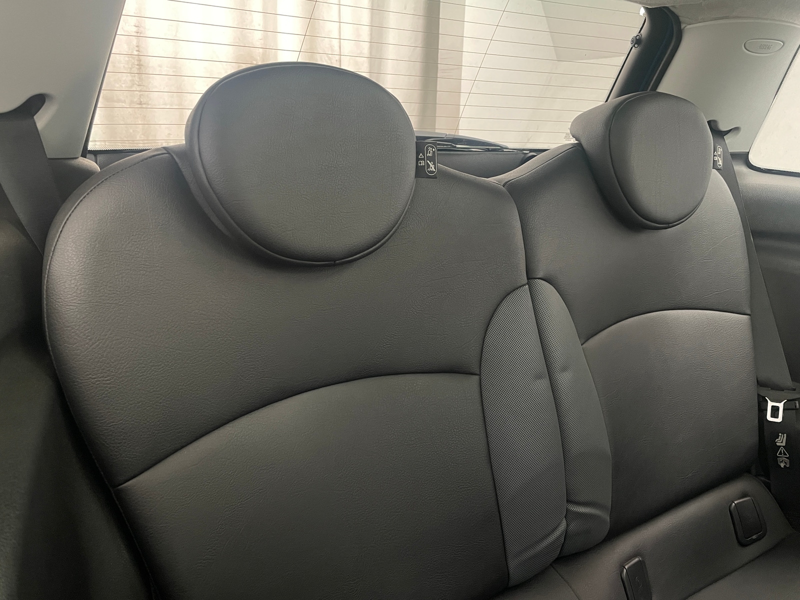 Thumbnail: 2010 MINI Cooper Hardtop - 6