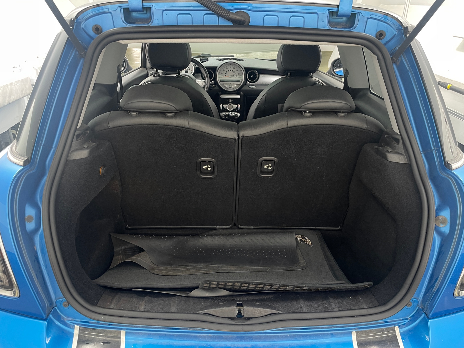 Thumbnail: 2010 MINI Cooper Hardtop - 7
