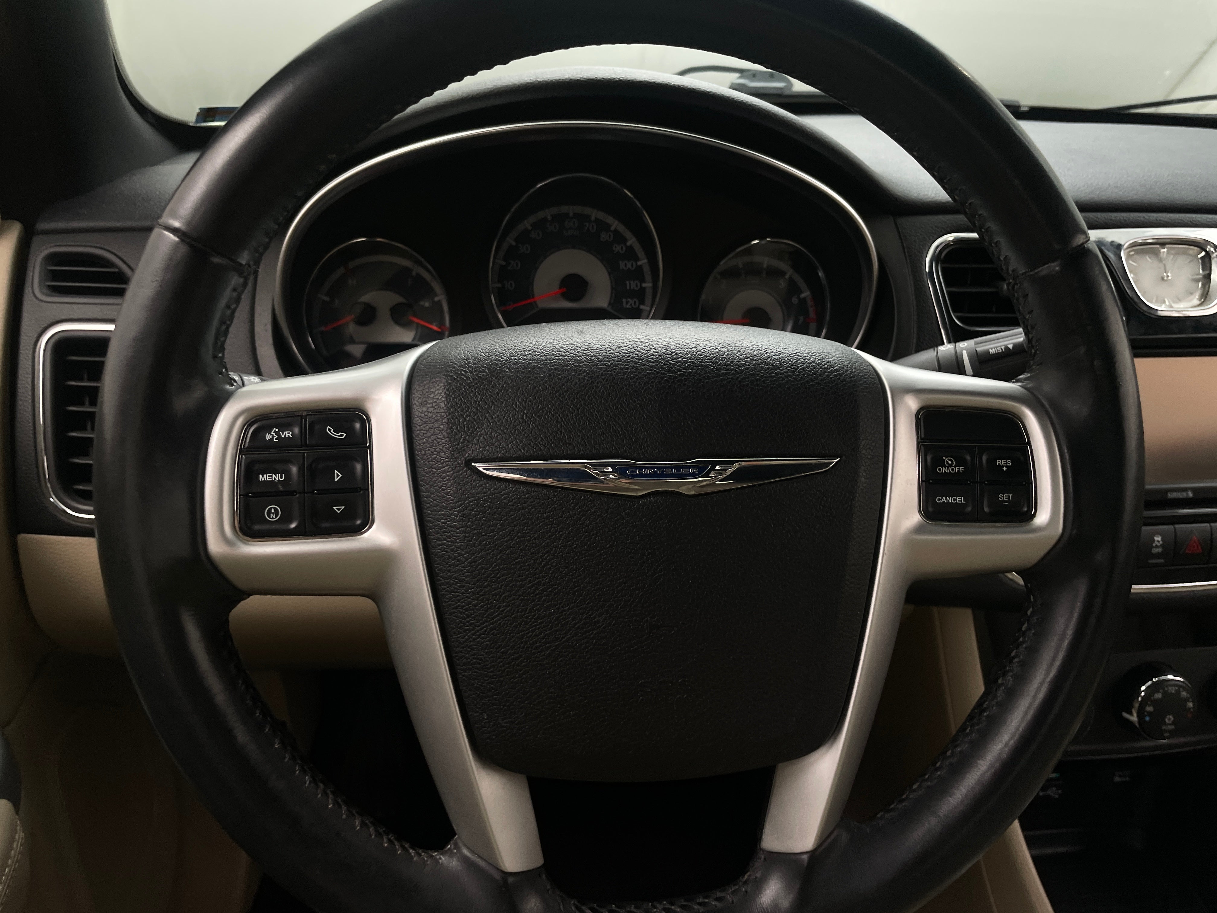 Used 2013 Chrysler 200 Limited with VIN 1C3BCBFG5DN568113 for sale in Oak Creek, WI