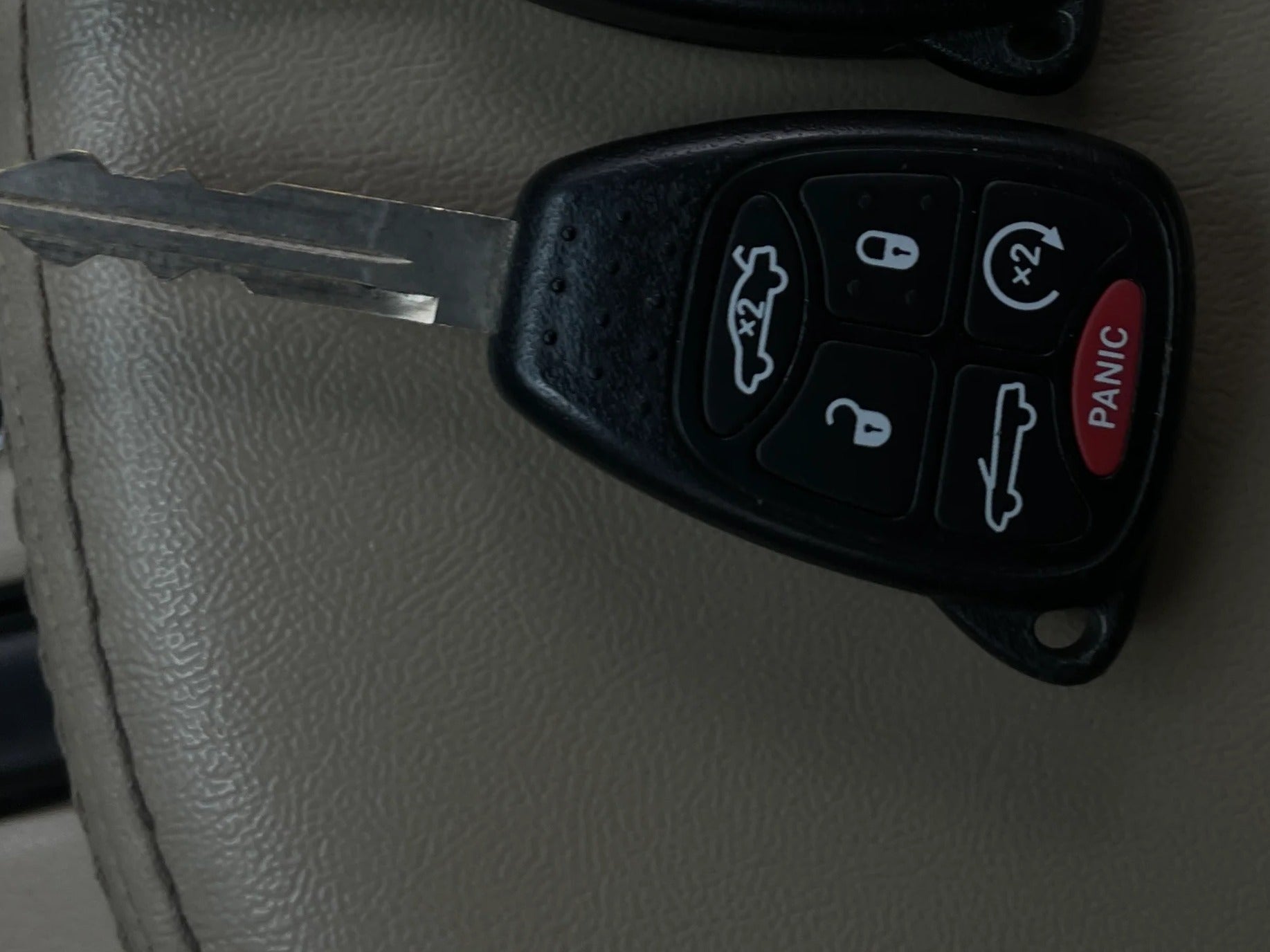 Used 2013 Chrysler 200 Limited with VIN 1C3BCBFG5DN568113 for sale in Oak Creek, WI