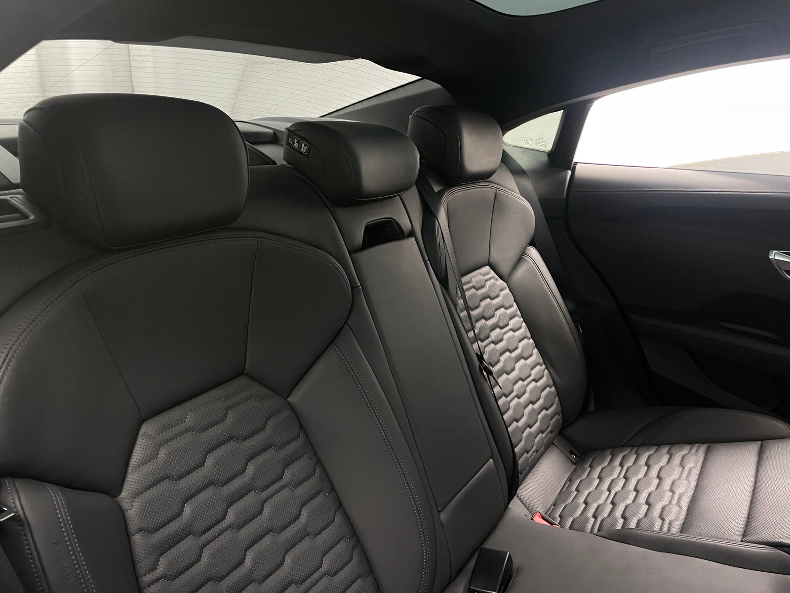 Thumbnail: 2022 Audi e-tron GT - 5