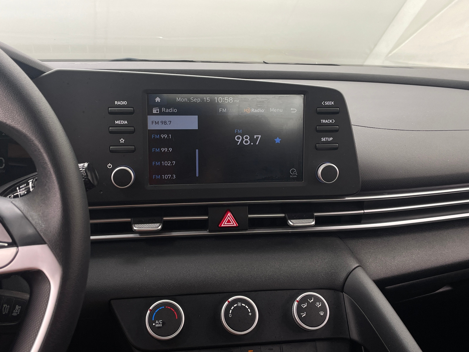 Thumbnail: 2021 Hyundai Elantra - 4