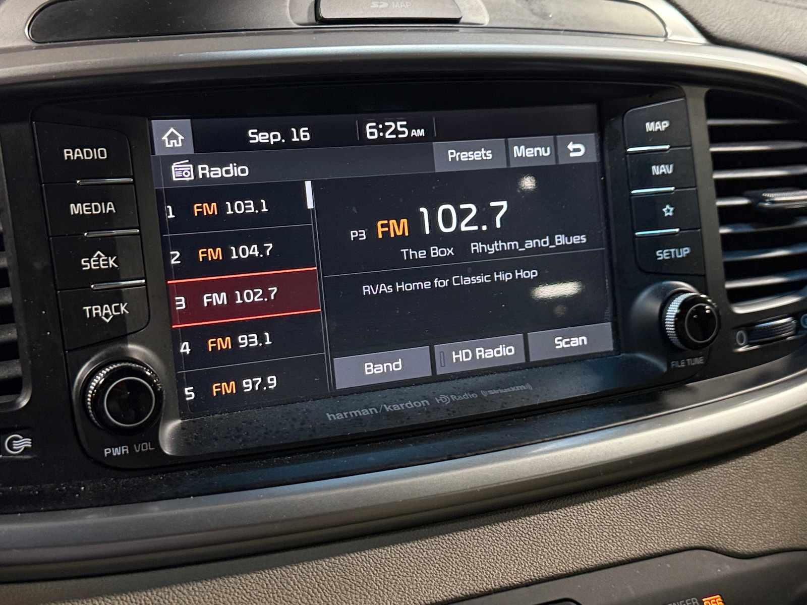 Thumbnail: 2019 Kia Sorento - 3
