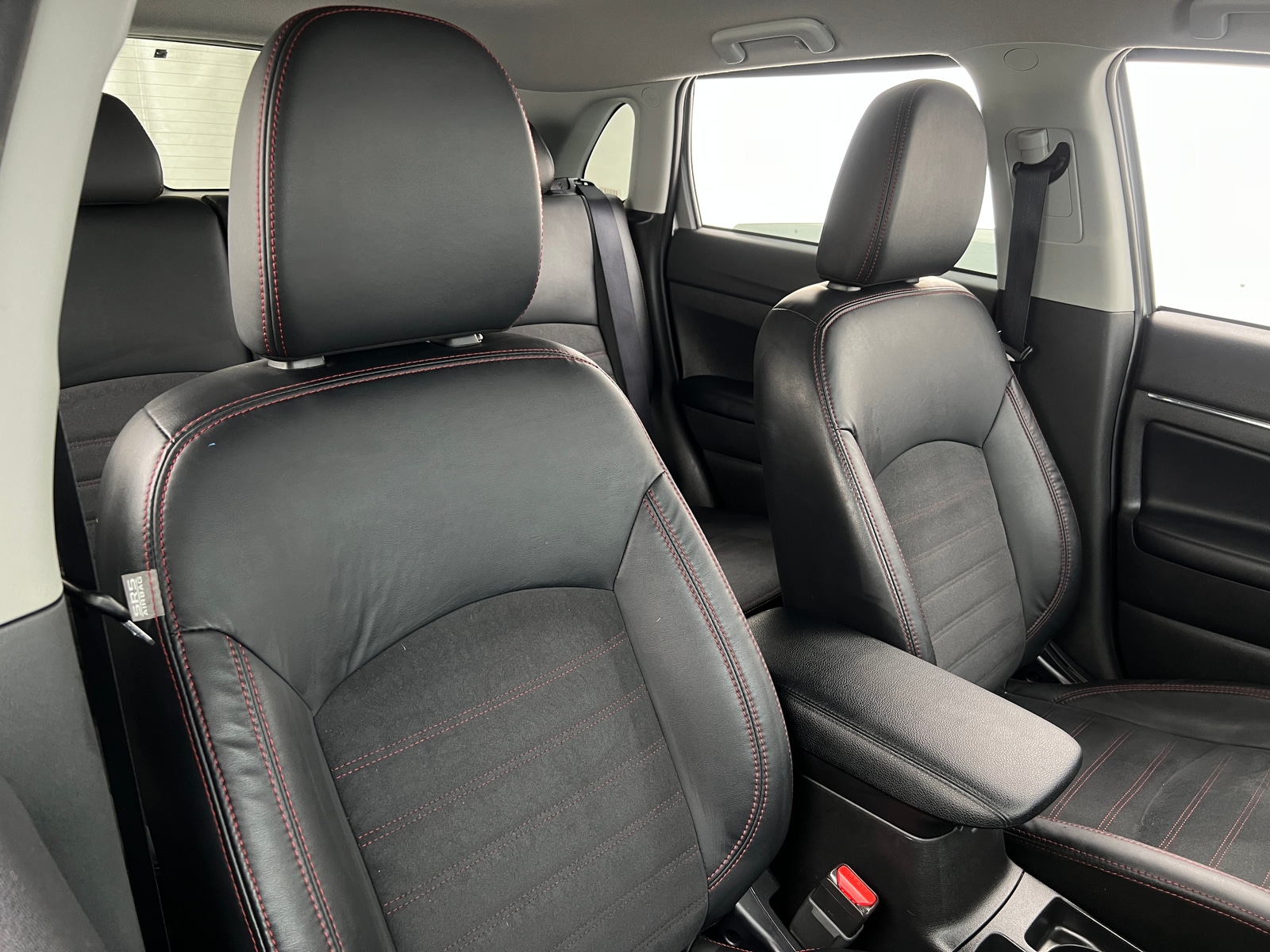 Thumbnail: 2023 Mitsubishi Outlander Sport - 2