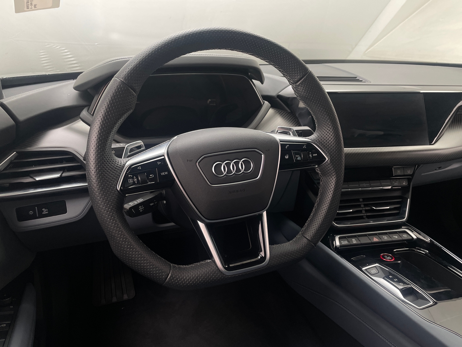 Thumbnail: 2022 Audi e-tron GT - 4