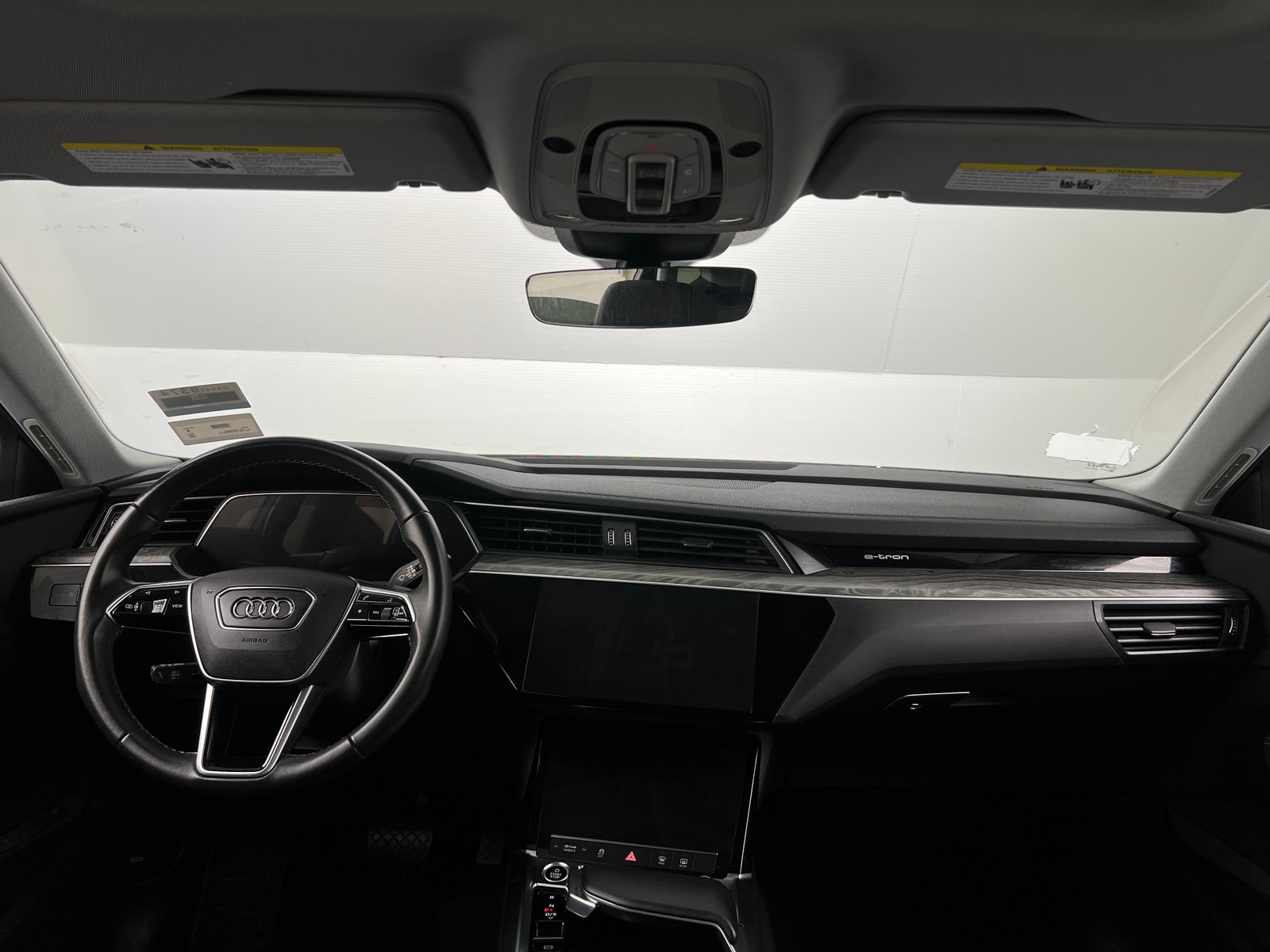 Thumbnail: 2022 Audi e-tron S - 2
