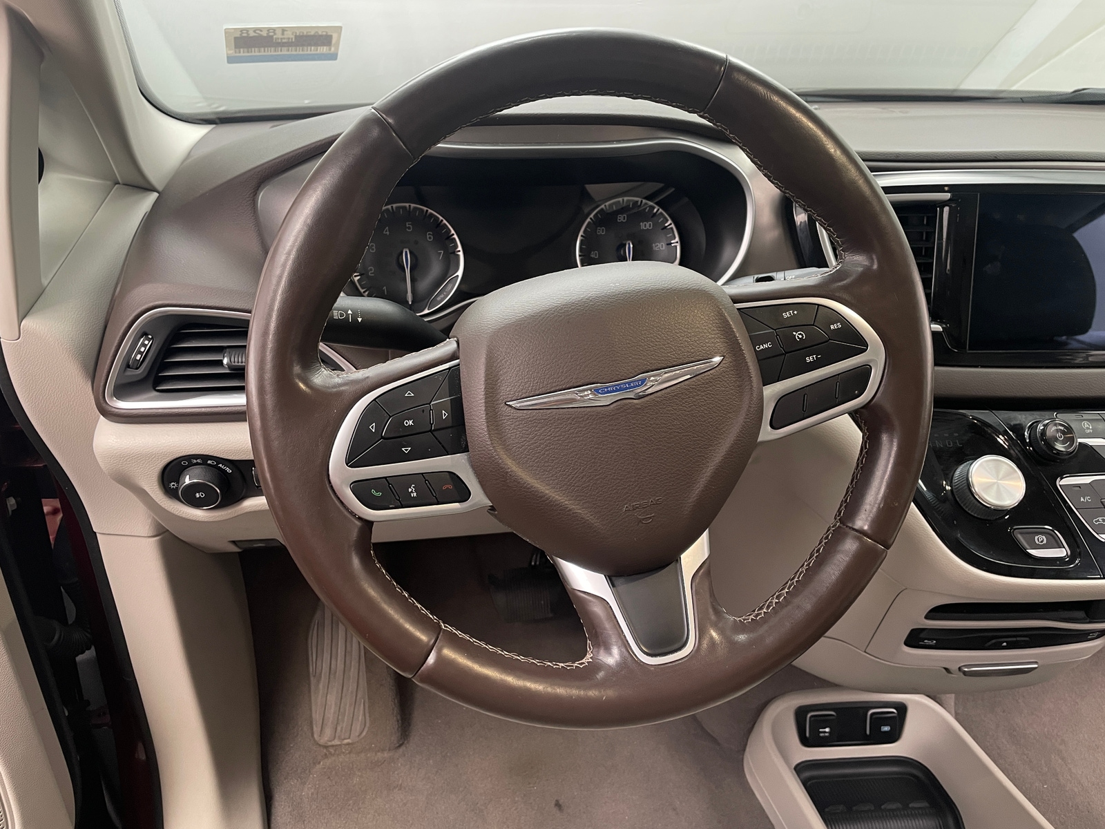 Thumbnail: 2018 Chrysler Pacifica - 5