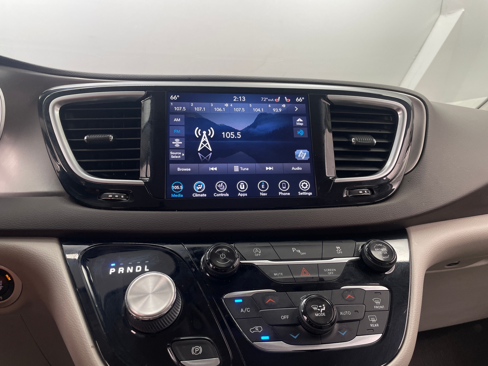 Thumbnail: 2018 Chrysler Pacifica - 4