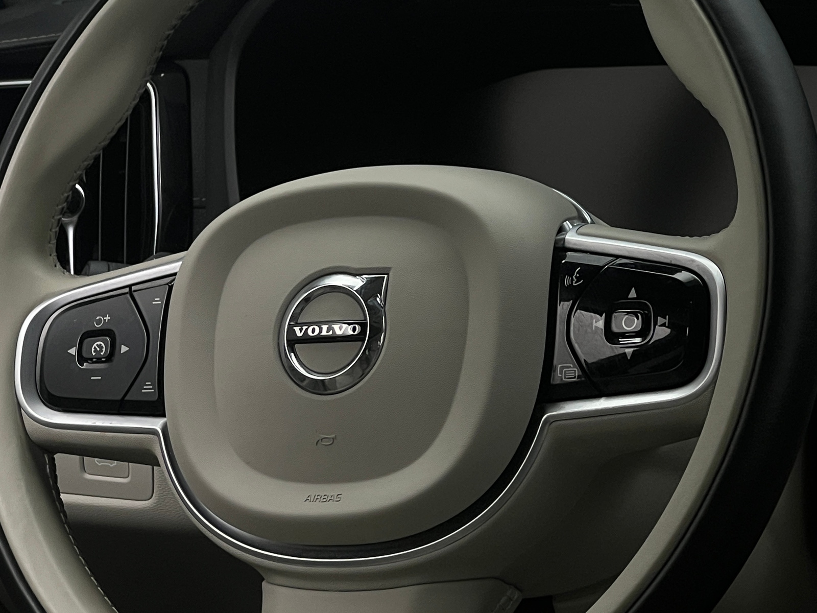 Thumbnail: 2020 Volvo XC60 - 4
