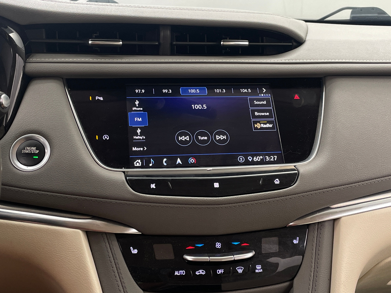 Thumbnail: 2020 Cadillac XT5 - 3