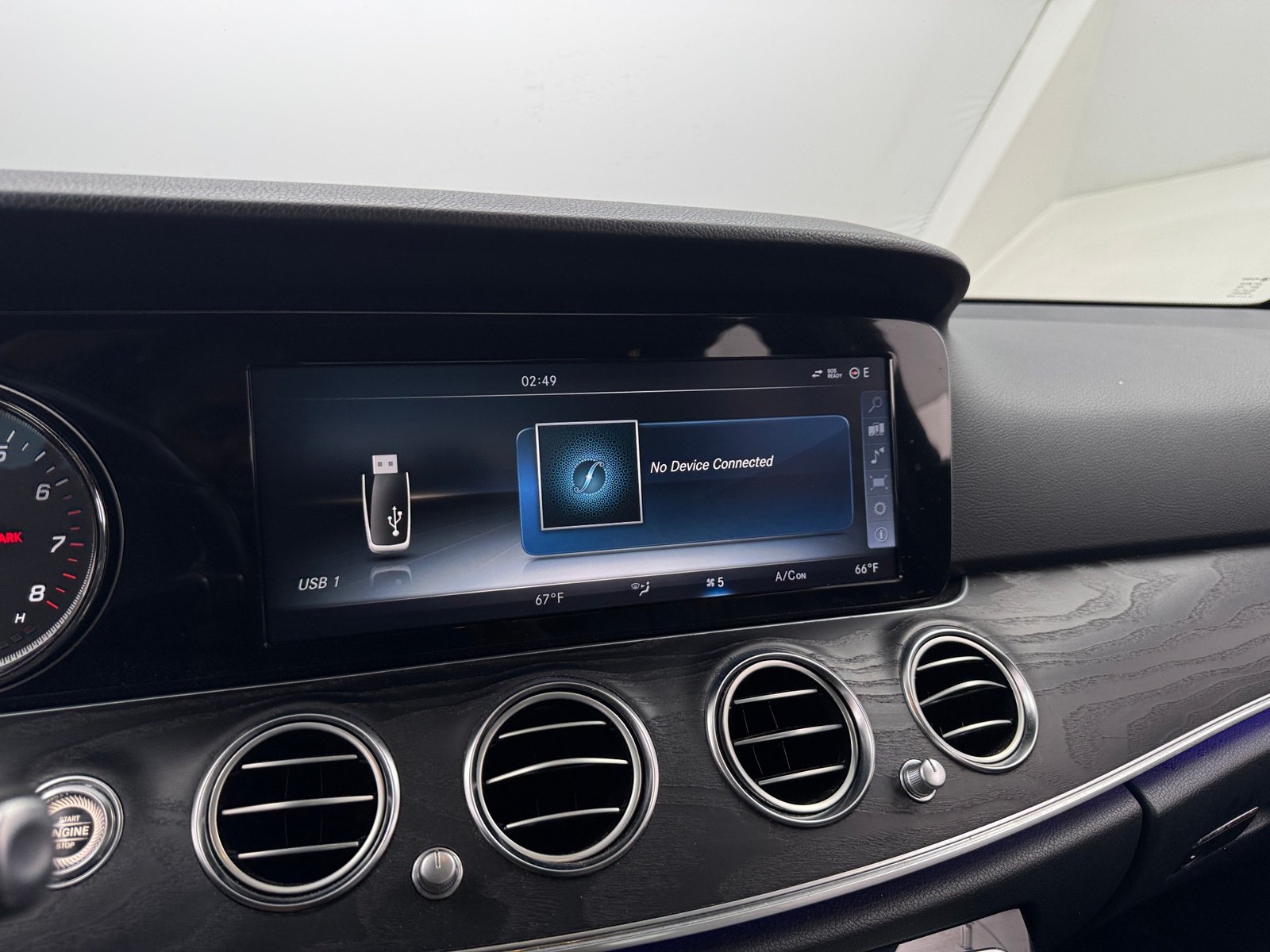 Thumbnail: 2017 Mercedes-Benz E-Class - 3