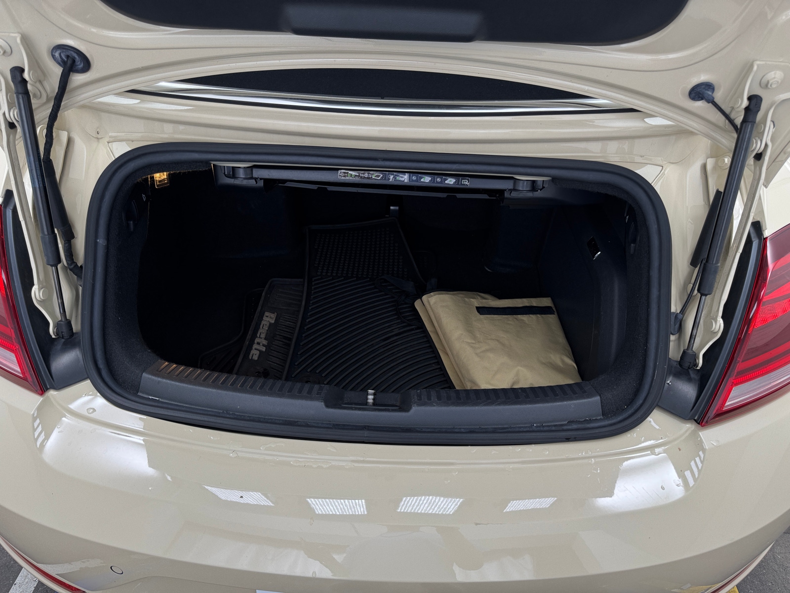 Thumbnail: 2019 Volkswagen Beetle - 6