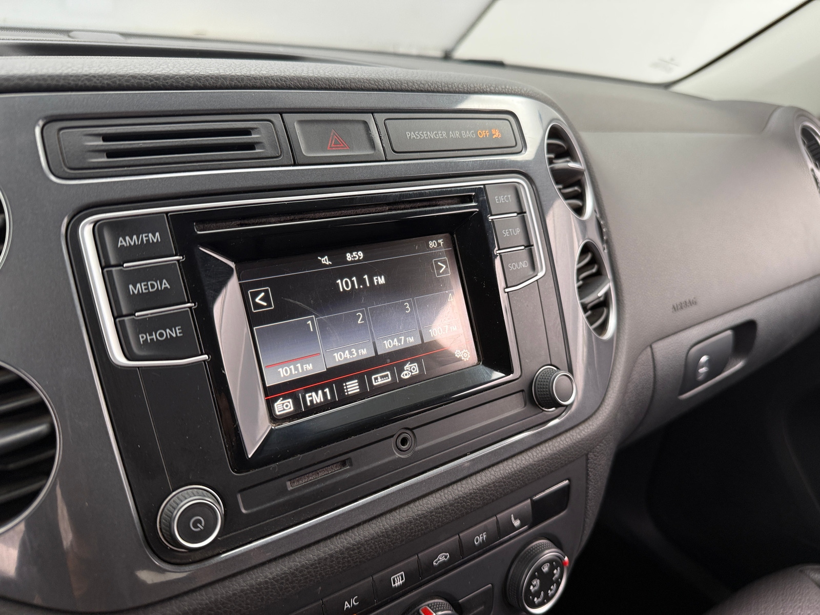 Thumbnail: 2016 Volkswagen Tiguan - 3