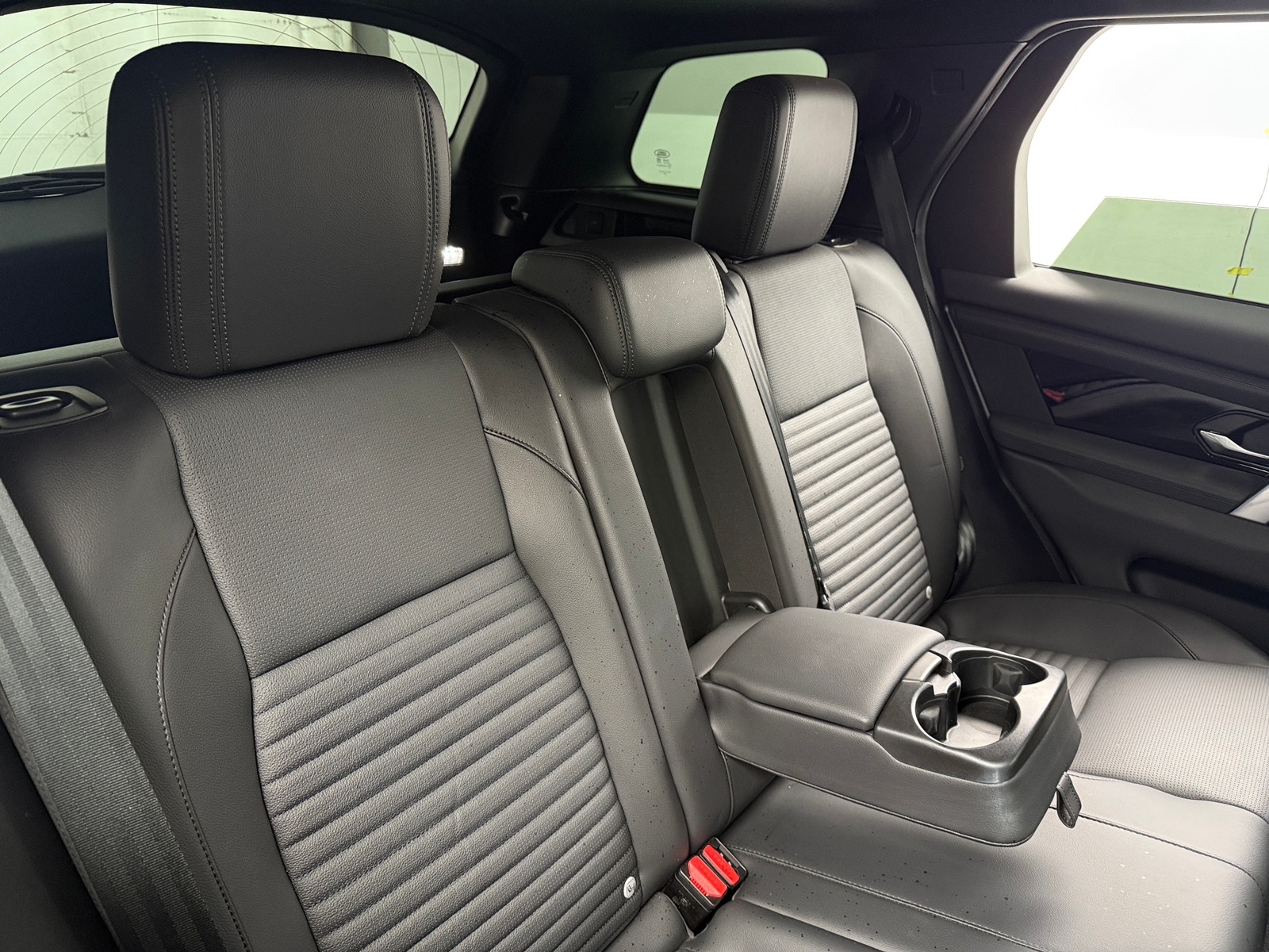 Thumbnail: 2023 Land Rover Discovery Sport - 5