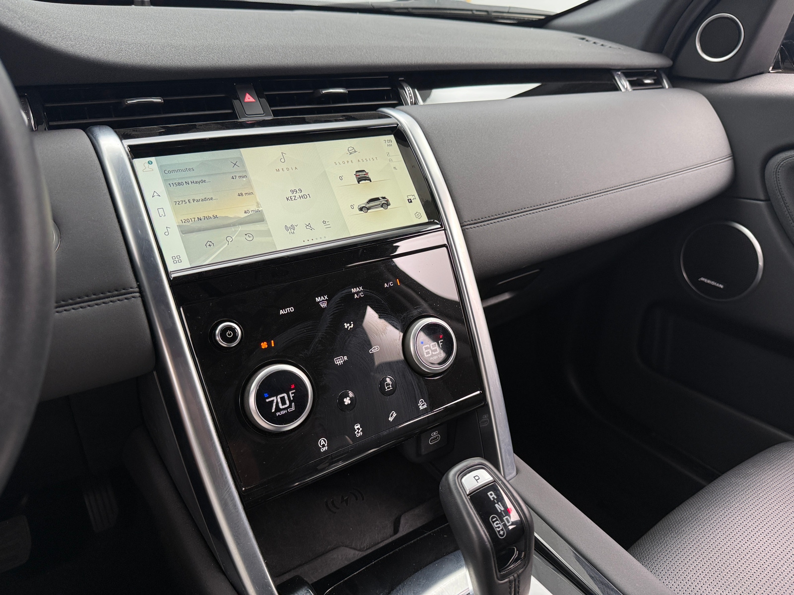 Thumbnail: 2023 Land Rover Discovery Sport - 3