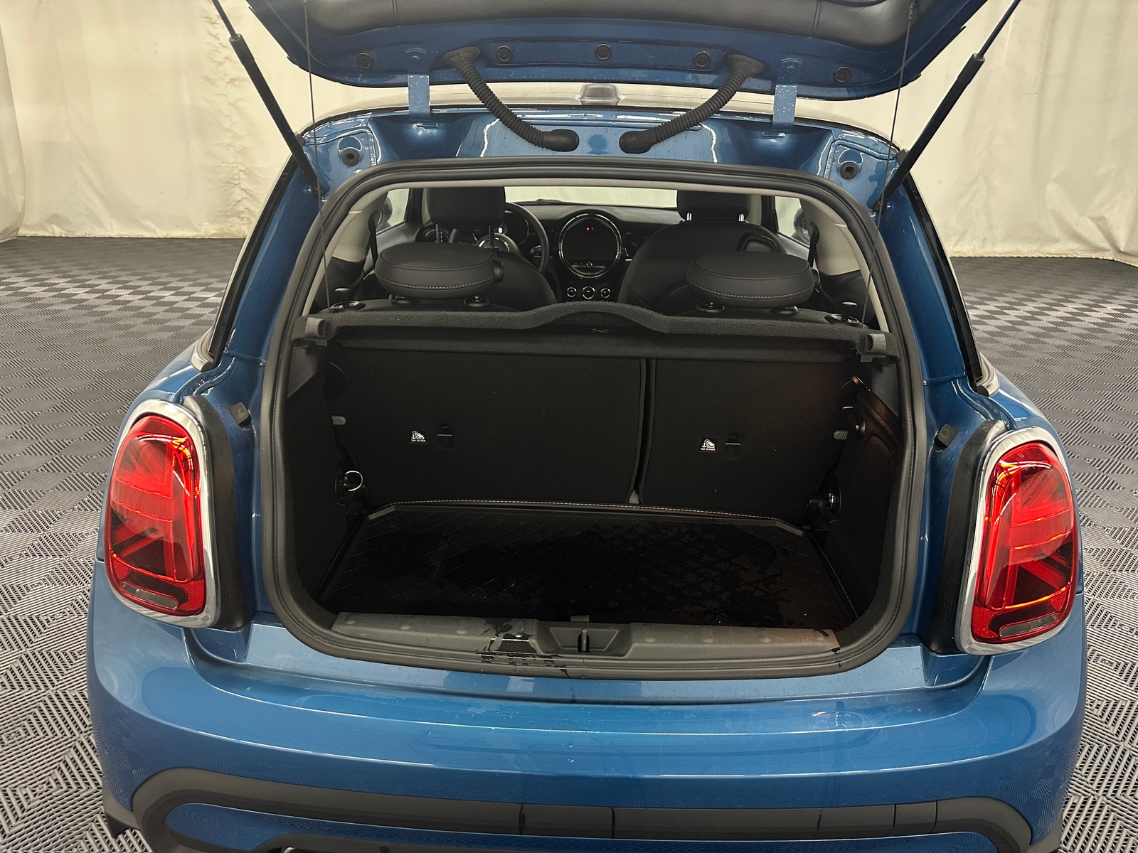 Thumbnail: 2023 MINI Cooper Hardtop - 7