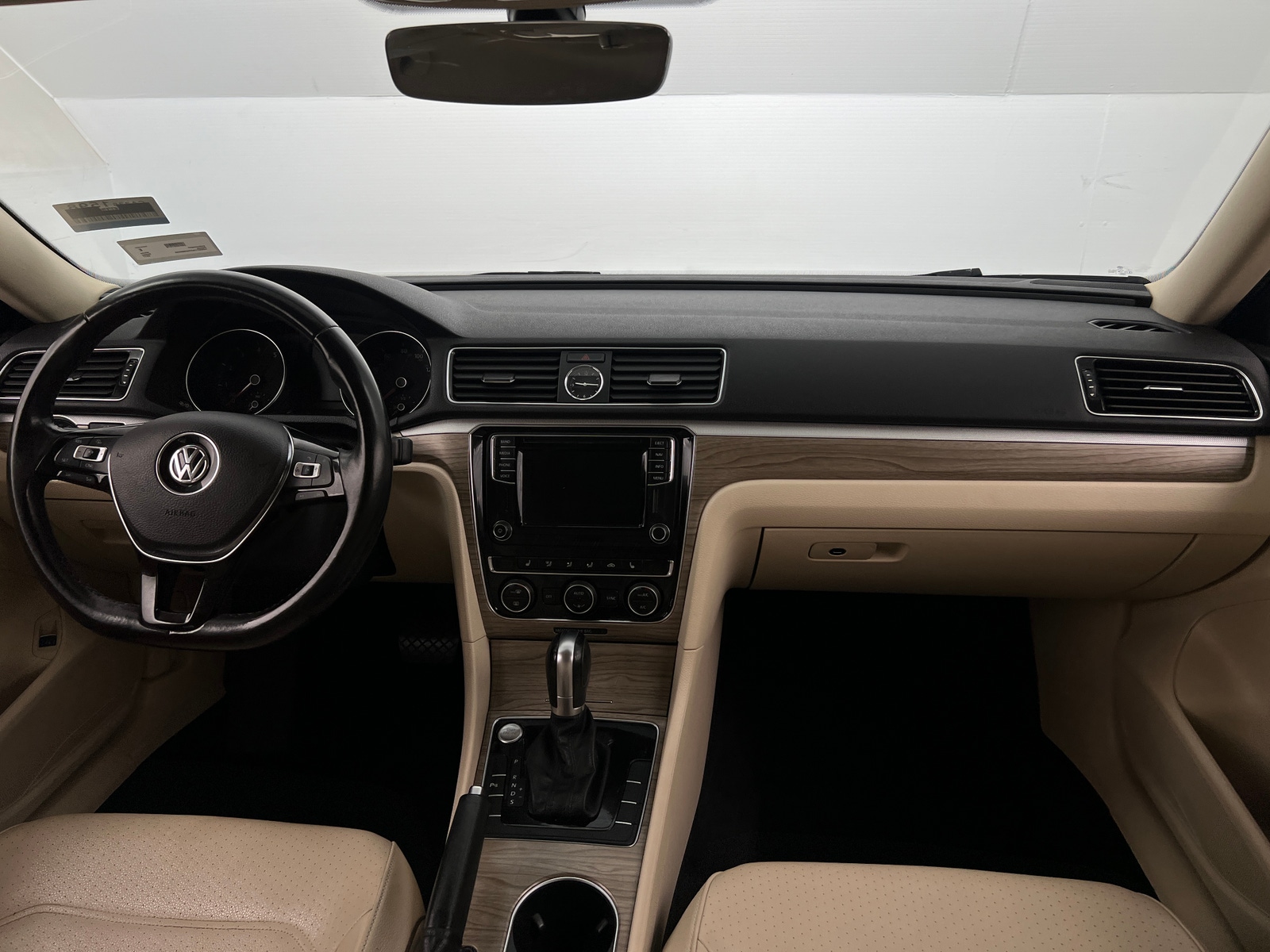 Thumbnail: 2017 Volkswagen Passat - 2