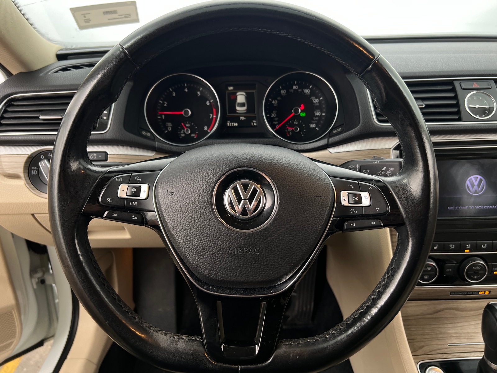 Thumbnail: 2017 Volkswagen Passat - 4