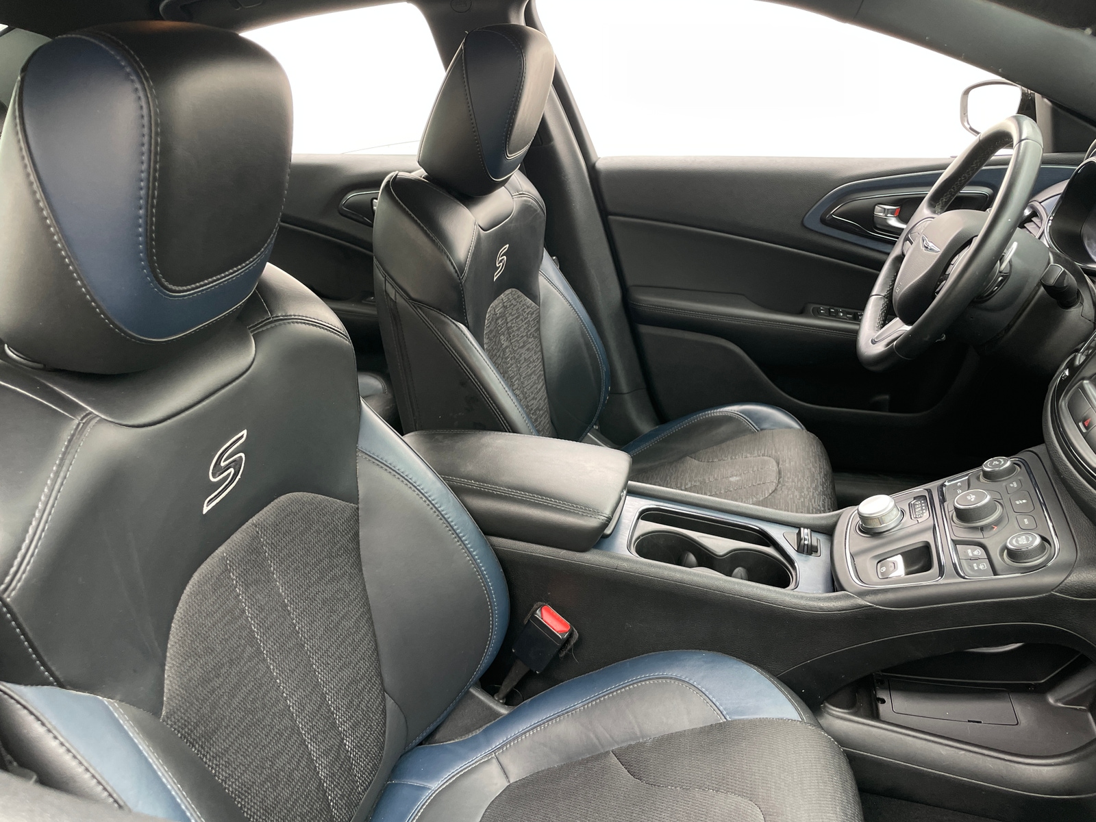 Thumbnail: 2015 Chrysler 200 - 2