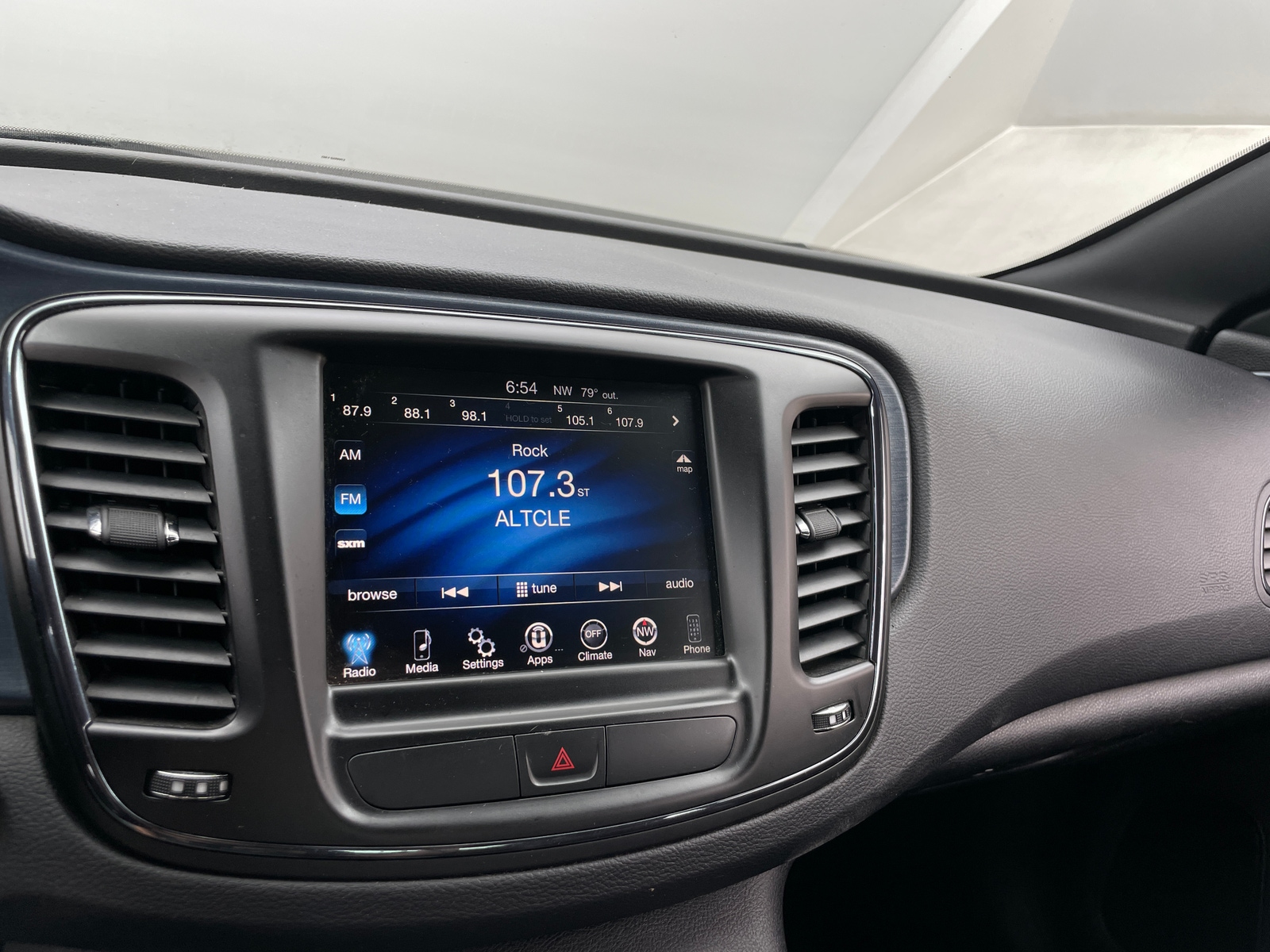 Thumbnail: 2015 Chrysler 200 - 4