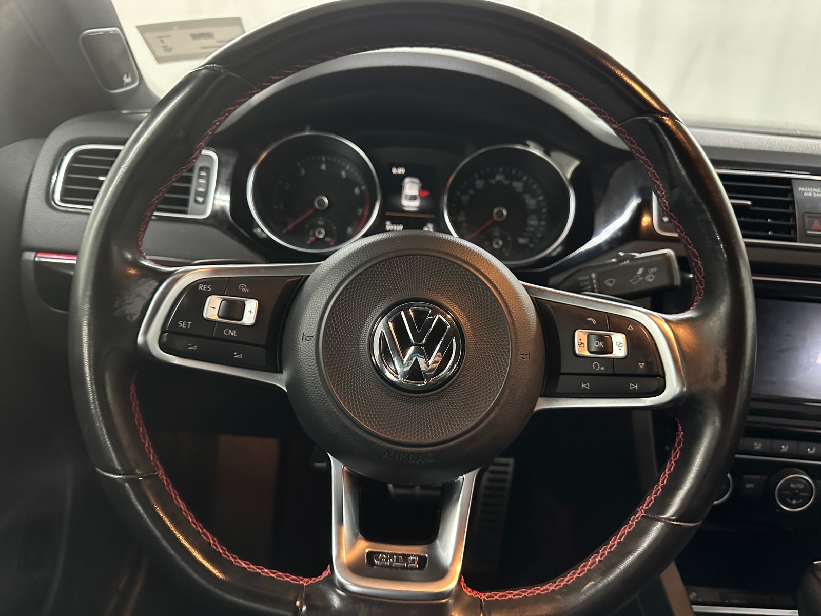 Thumbnail: 2017 Volkswagen Jetta - 4
