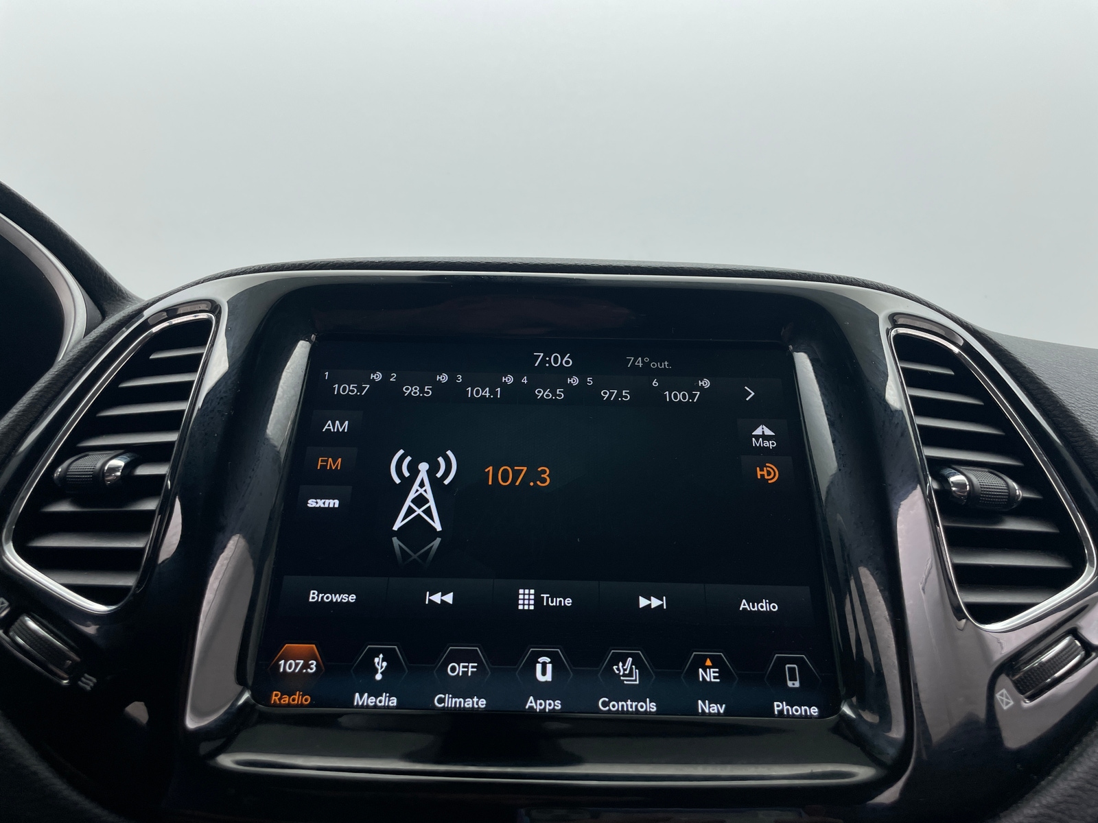 Thumbnail: 2018 Jeep Compass - 3