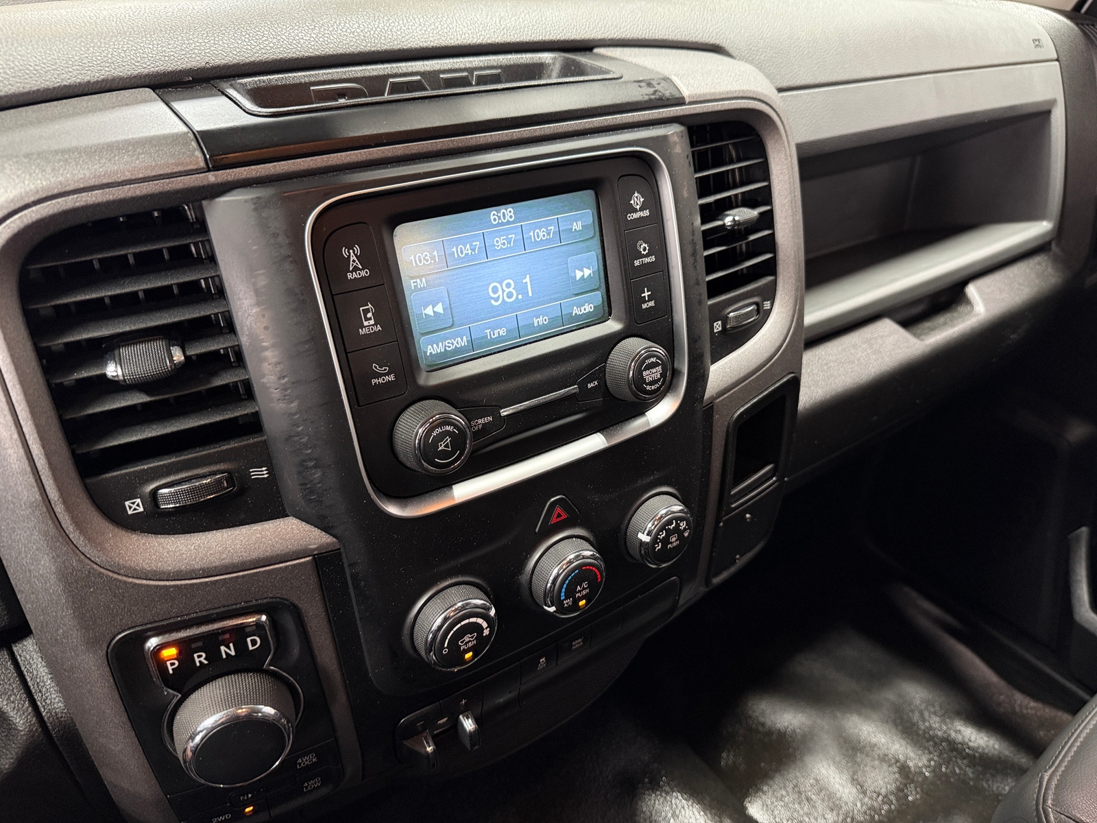 Thumbnail: 2019 RAM 1500 Classic - 3