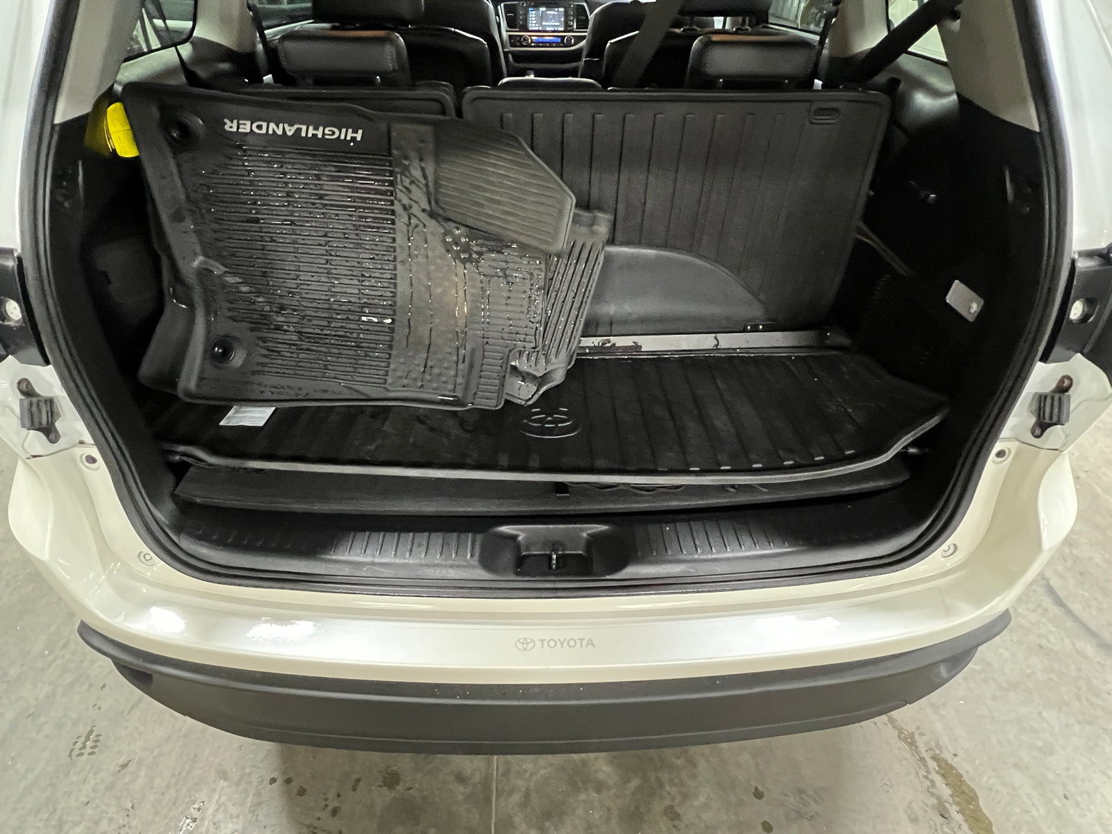 Thumbnail: 2017 Toyota Highlander - 6