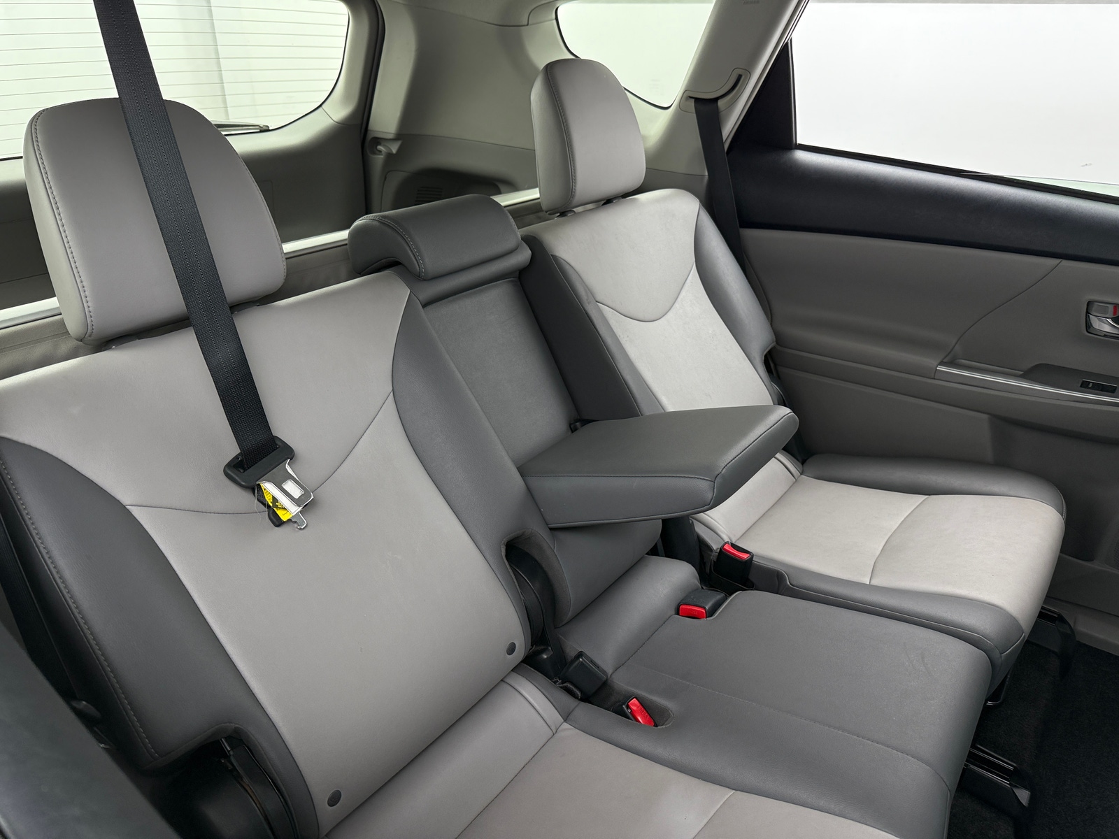 Thumbnail: 2016 Toyota Prius v - 5