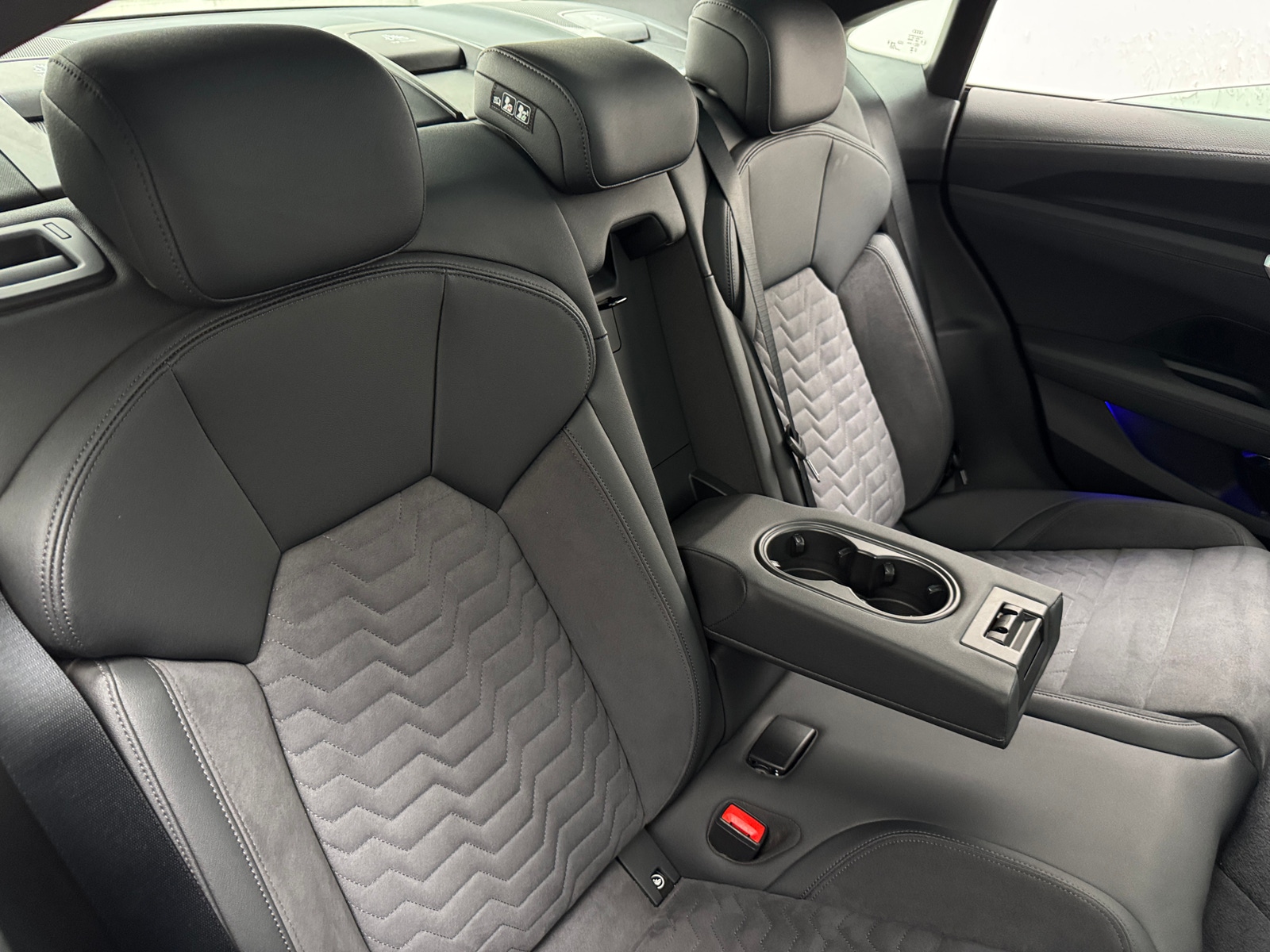 Thumbnail: 2024 Audi e-tron GT - 5