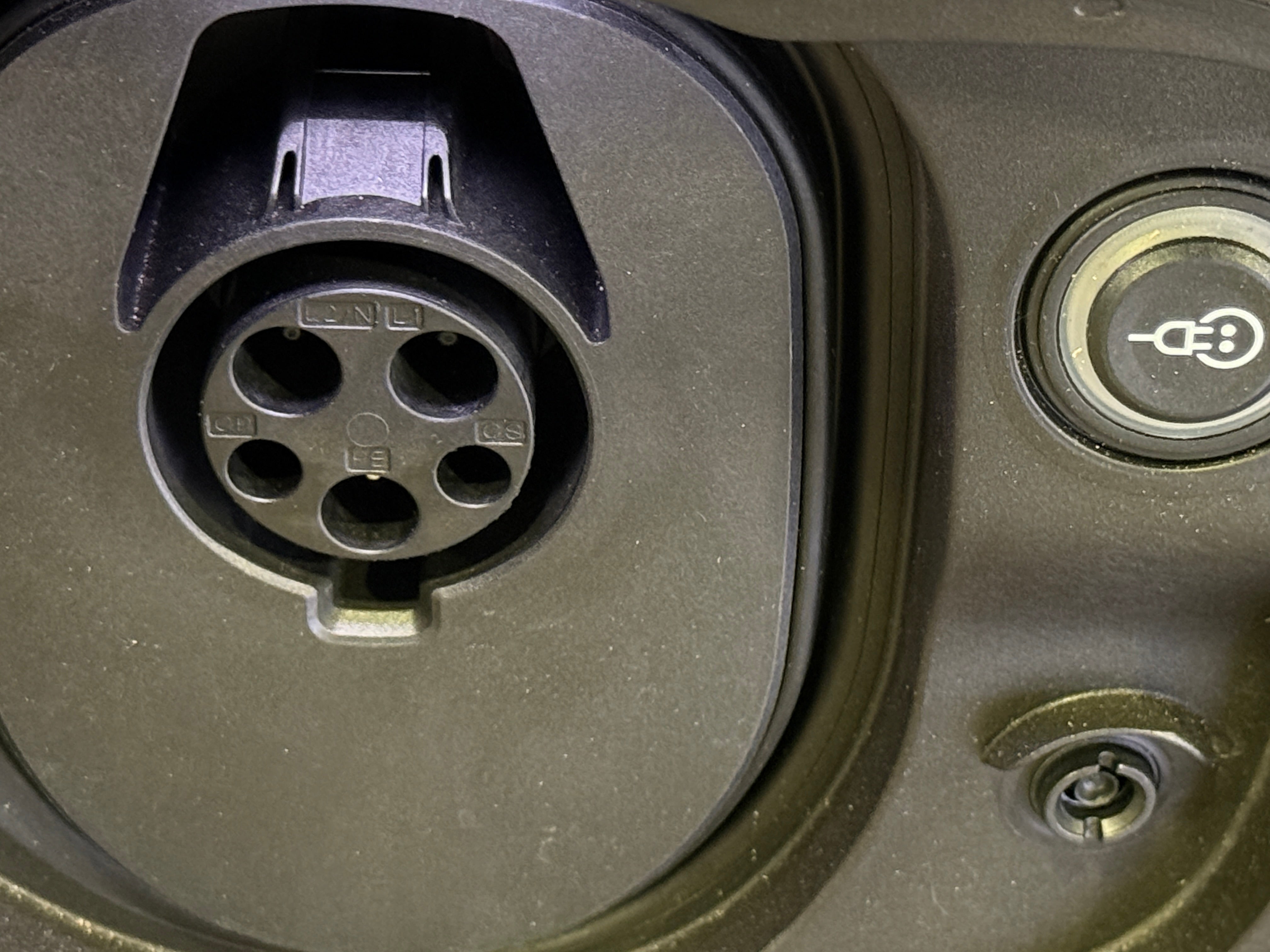 Used 2024 Audi e-tron GT Premium Plus with VIN WAUFJBFW1R7001562 for sale in Oak Creek, WI