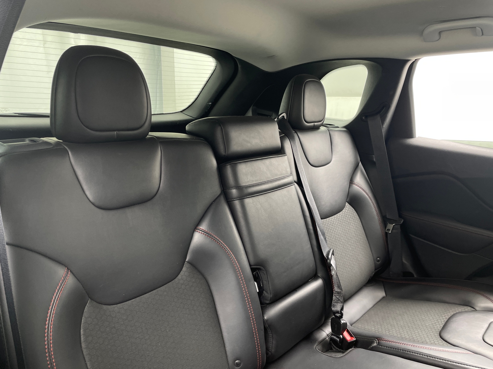 Thumbnail: 2019 Jeep Cherokee - 6