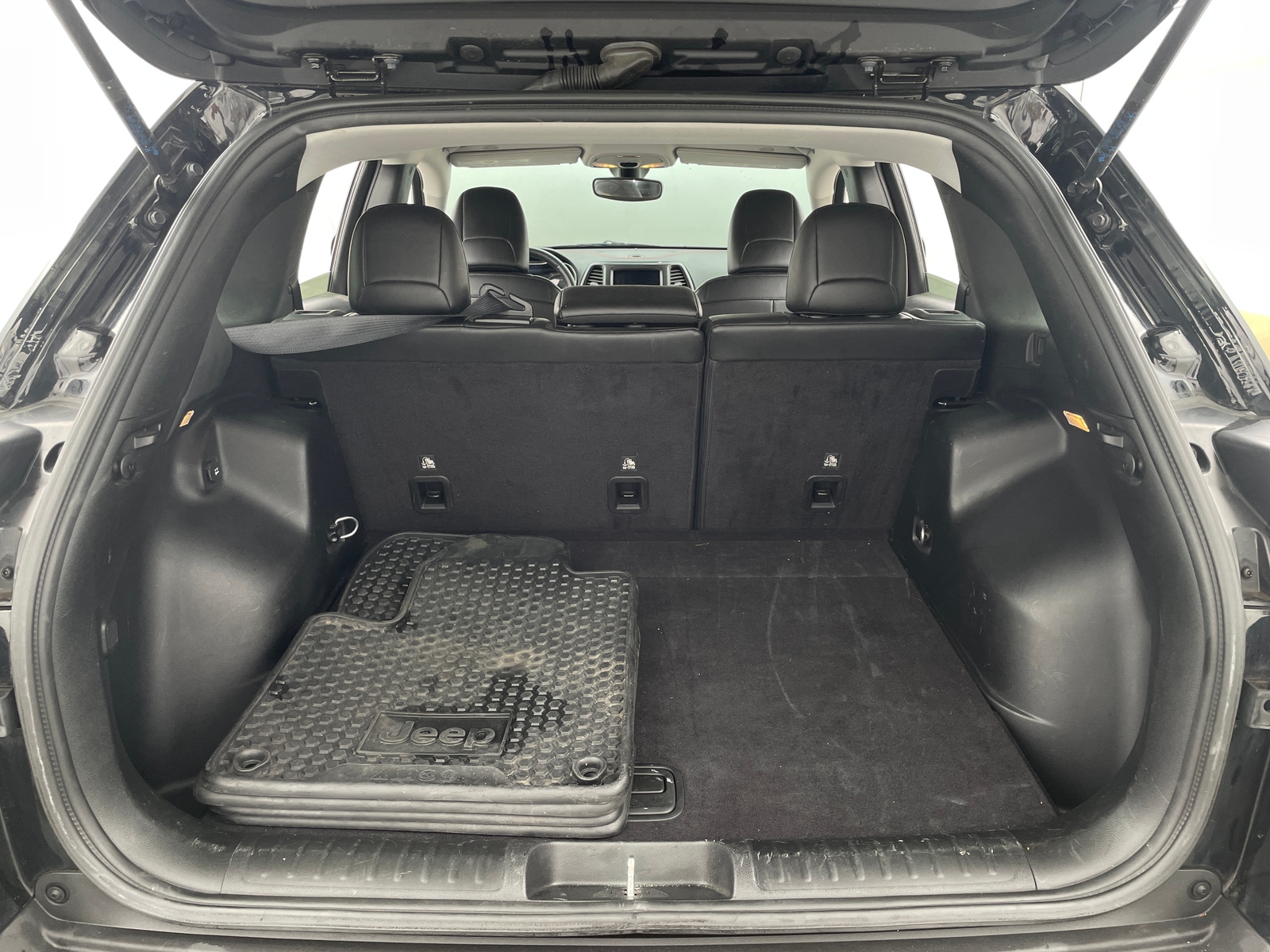 Thumbnail: 2019 Jeep Cherokee - 7