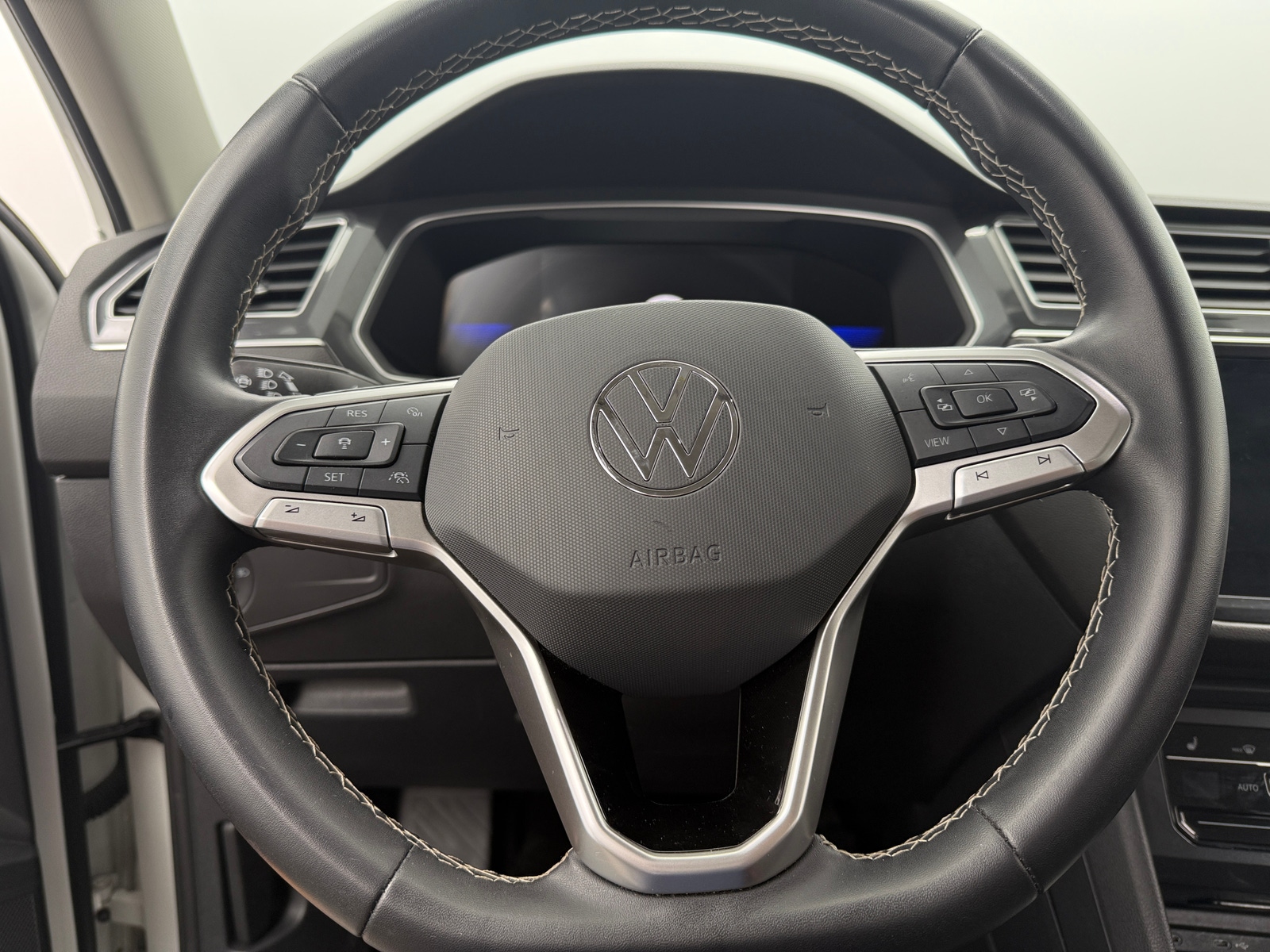 Thumbnail: 2024 Volkswagen Tiguan - 4