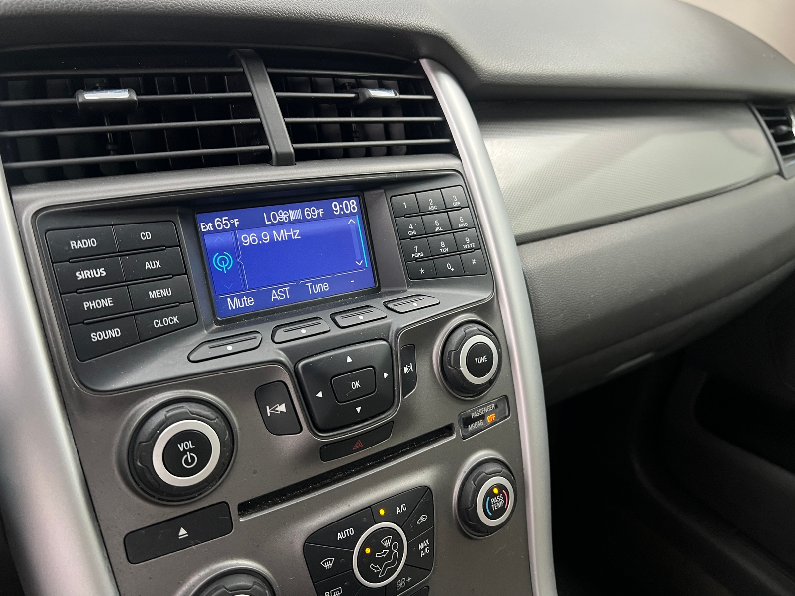 Thumbnail: 2013 Ford Edge - 3